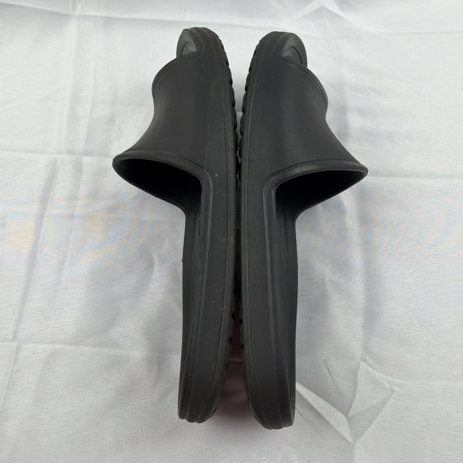 Crocs Sloane Slide Sandals Womens 8 Broad Strap Round Toe Black Minimalist Beach