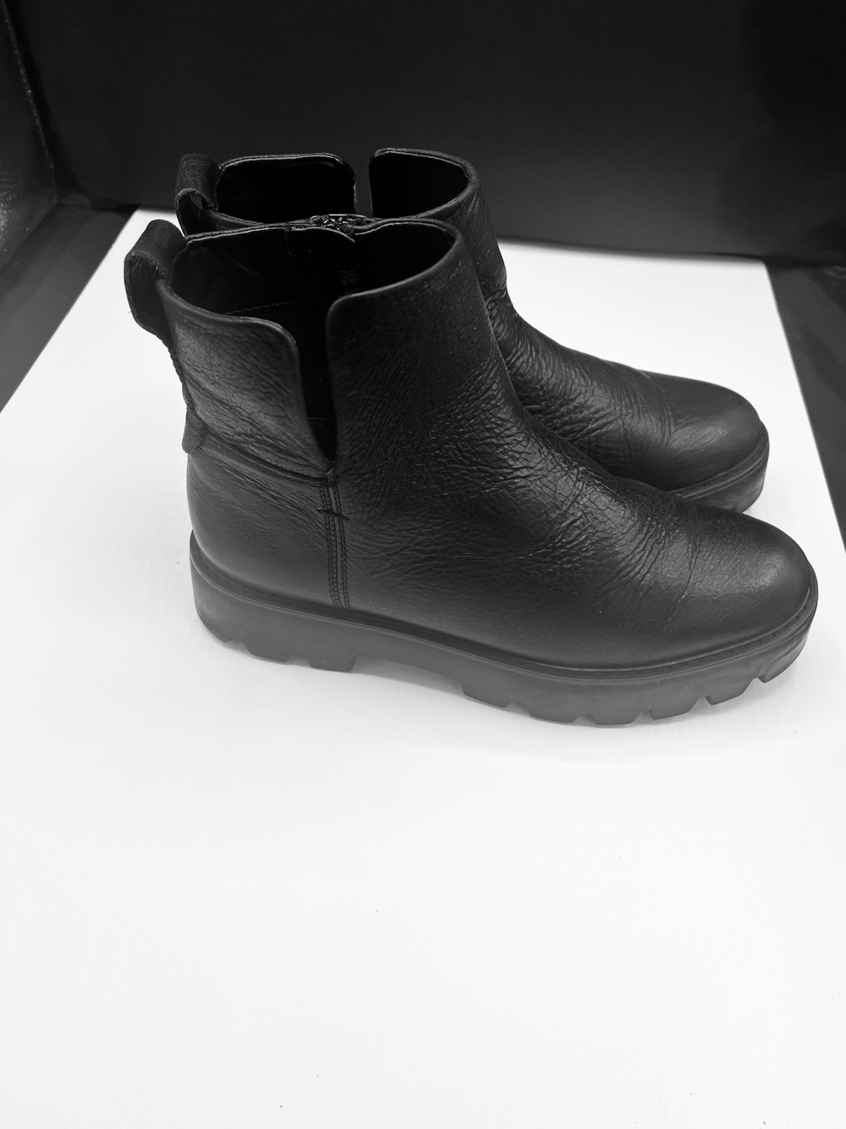 Franco Sarto Billie Black Leather Lug Sole Ankle Boots Women’s 7.5 Zip Comfort