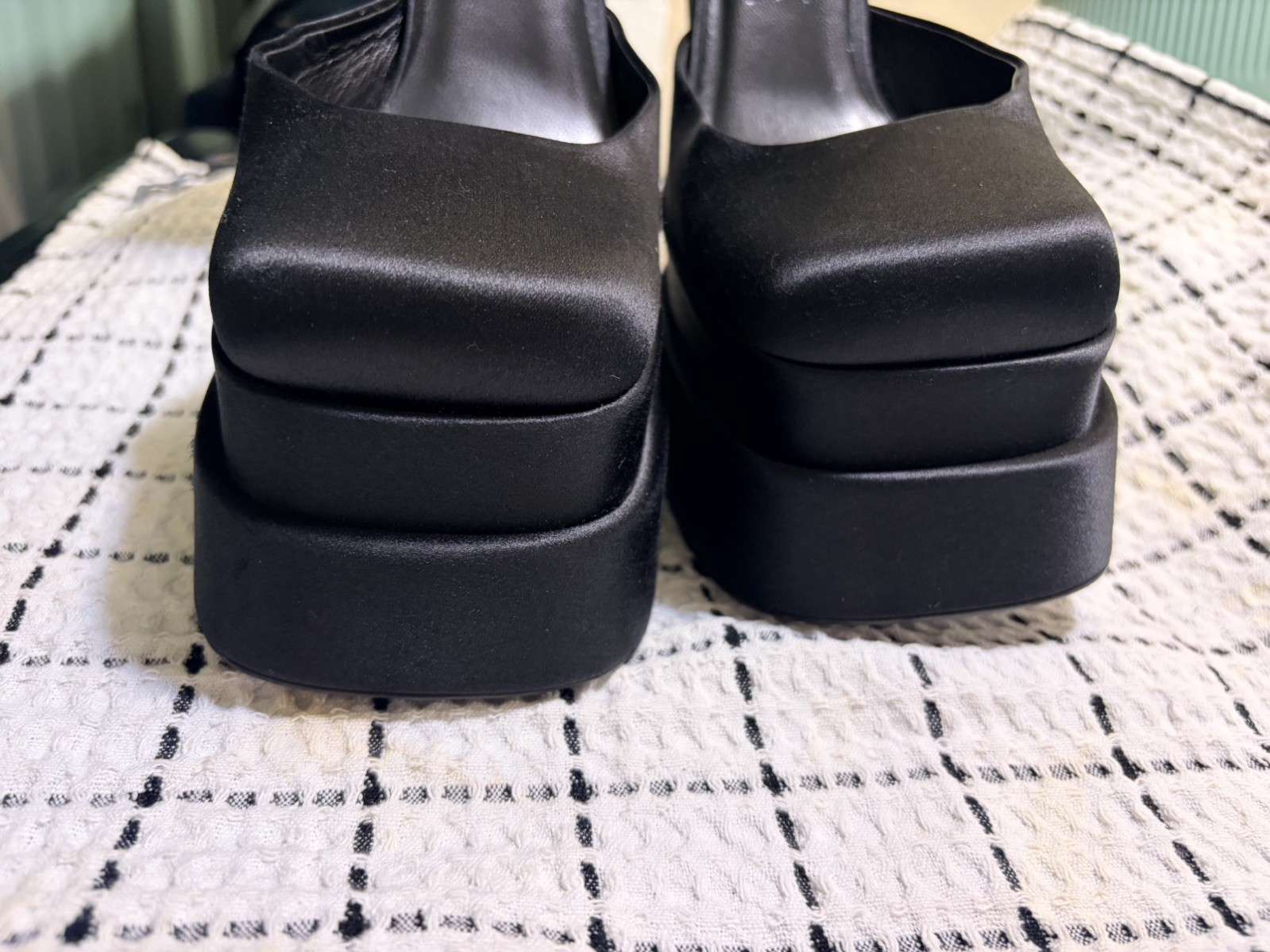 Versace Medusa Aevitas Black Patent Crystal Logo Platform Pumps 39.5 $1575