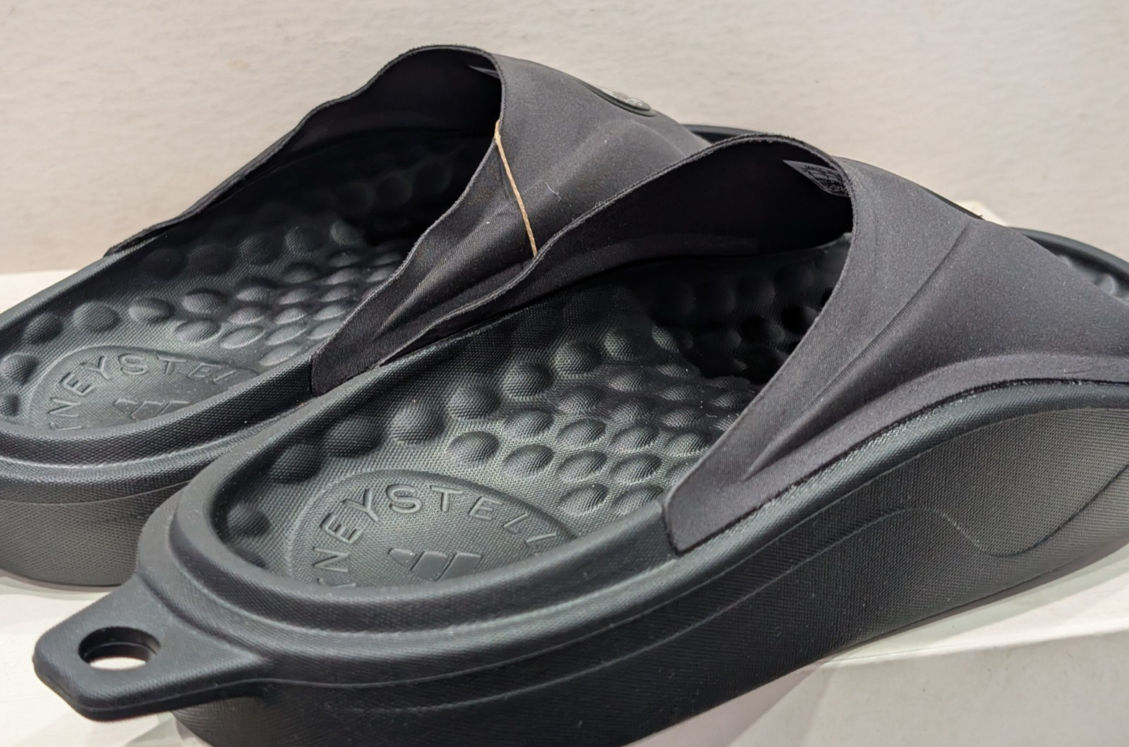 Adidas by Stella McCartney Women’s aSMC Slide – Size: 7 – JS0265 – Black – NEW !