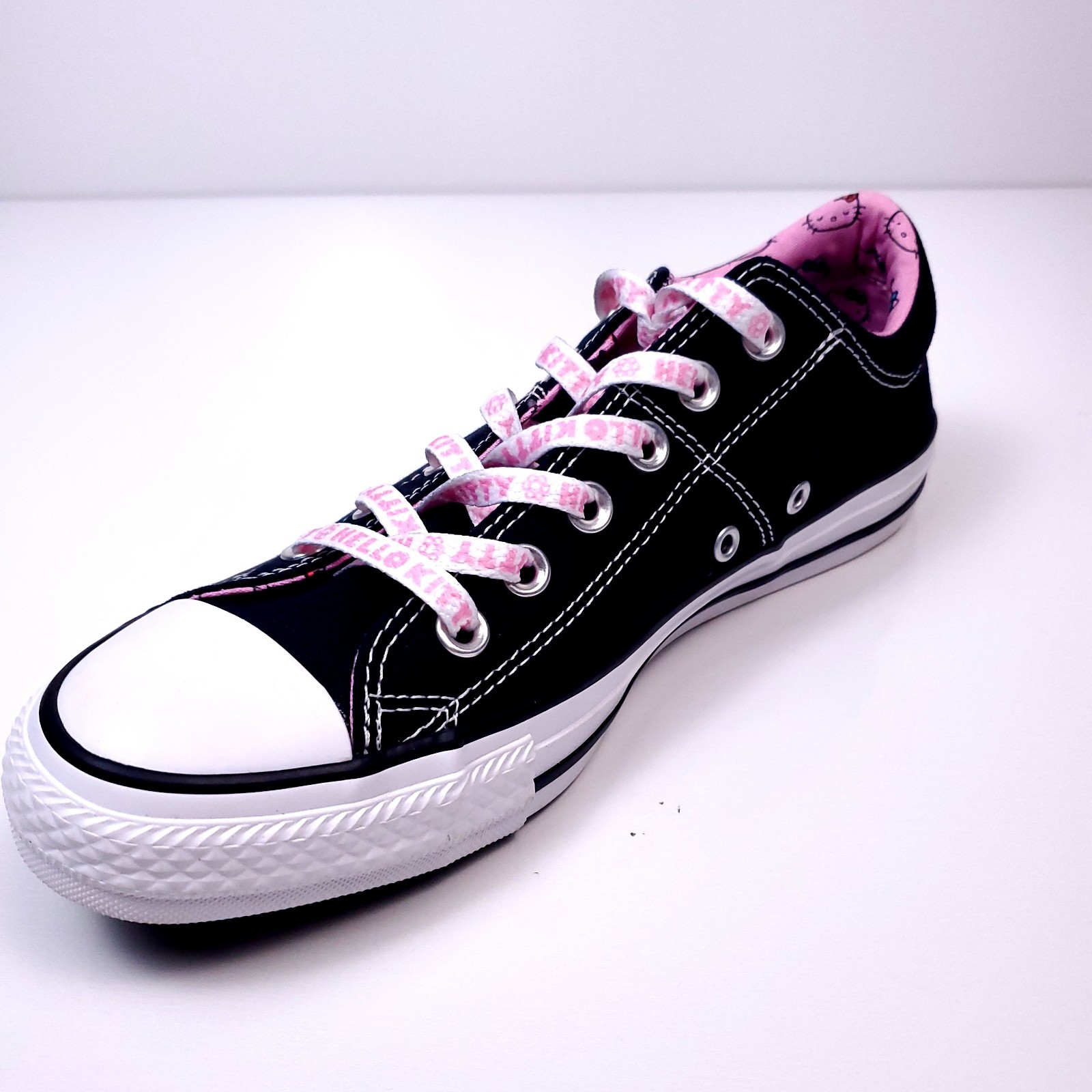 Converse Chuck Taylor All Star Madison Ox Hello Kitty Women’s Size 8.5 Low Top
