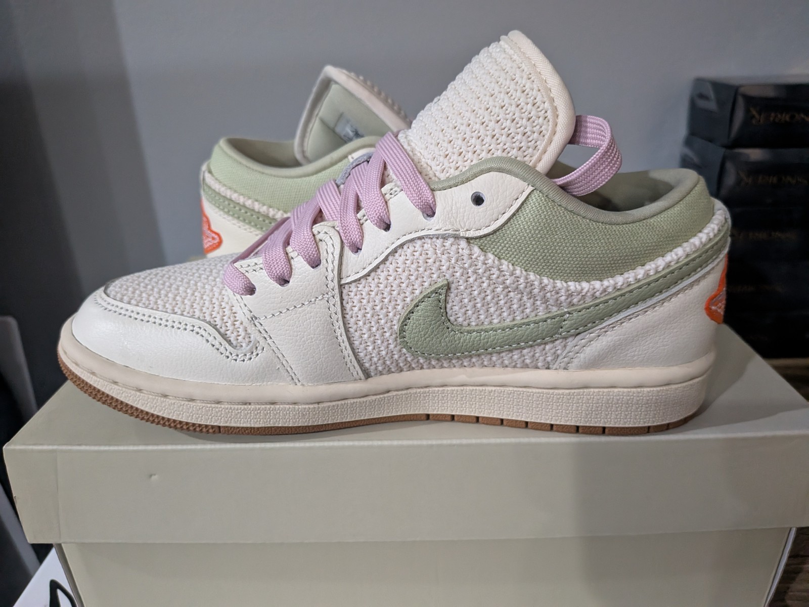 WOMENS AIR JORDAN 1 LOW SE SAIL/ICED CARMINE II0569-100-SIZE 9