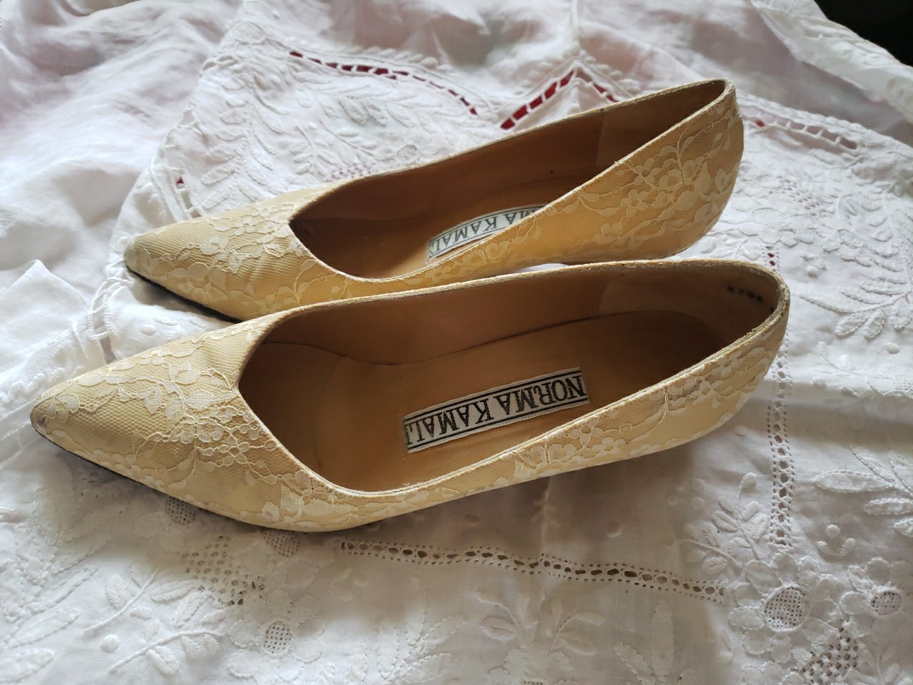 Vintage Norma Kamali Low Heel Pump, Light Yellow, Lace Covered, Sz 6 1/2 Women’s