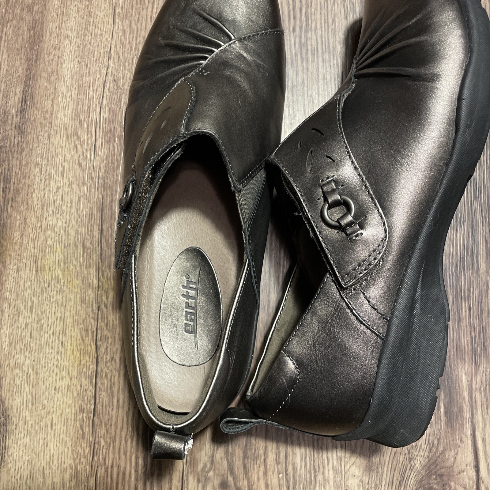 Earth Shoes Womens Size 9 Amity Pewter Metallic Leather Shoe Excellent Condition