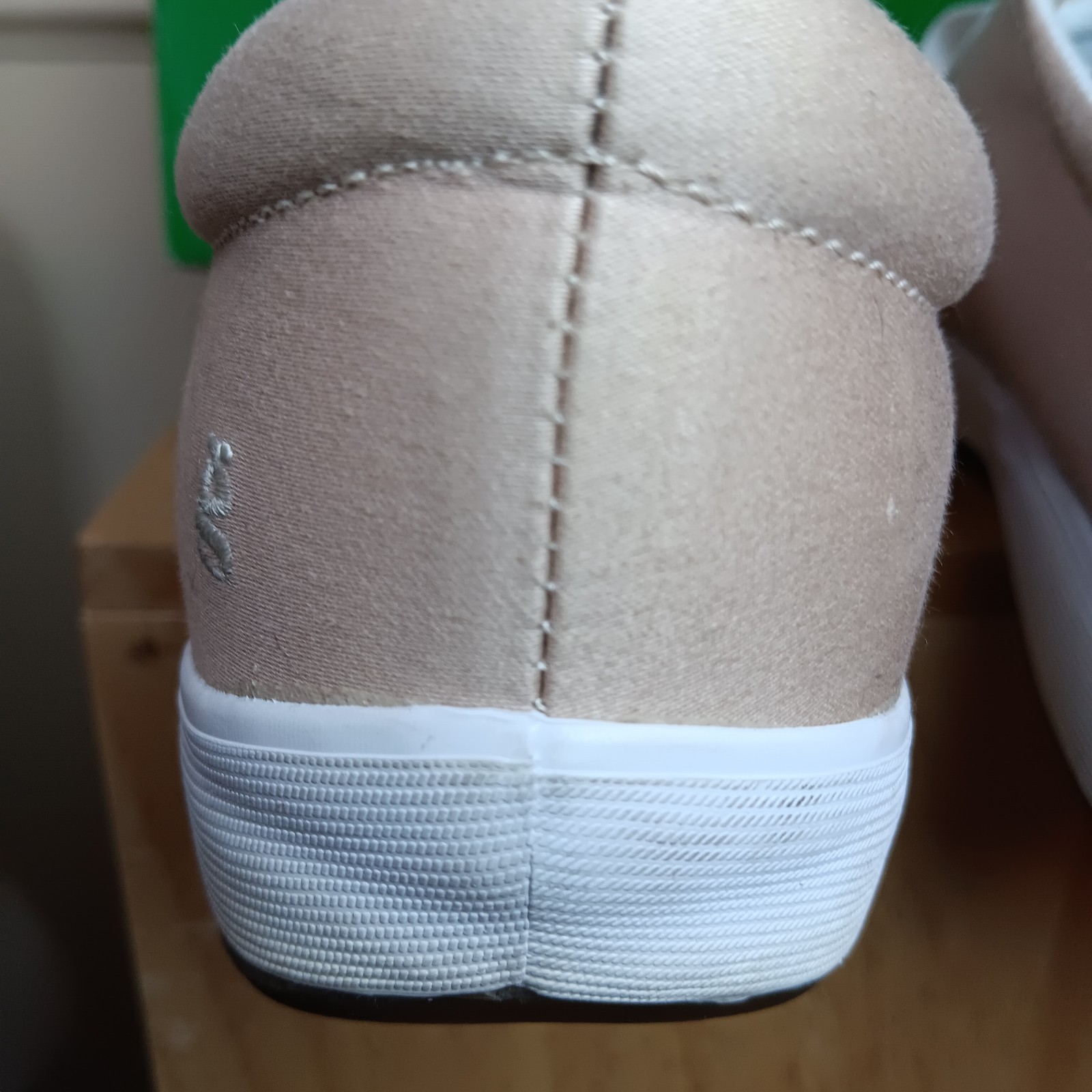 New With Box Grasshoppers Janey Memory Foam Orthopedic Comfort Sneaker 9.5 W