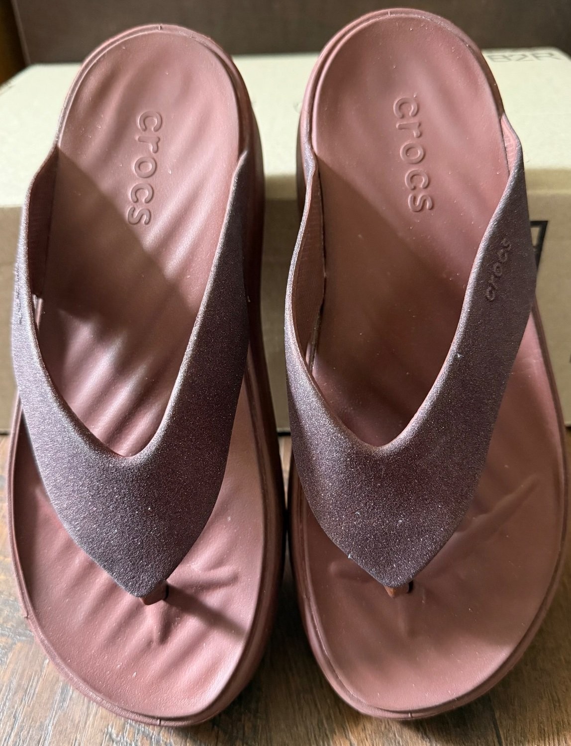 Crocs Brooklyn Flip Women’s Sandals Size 8 Burgundy Platform Wedge Sole