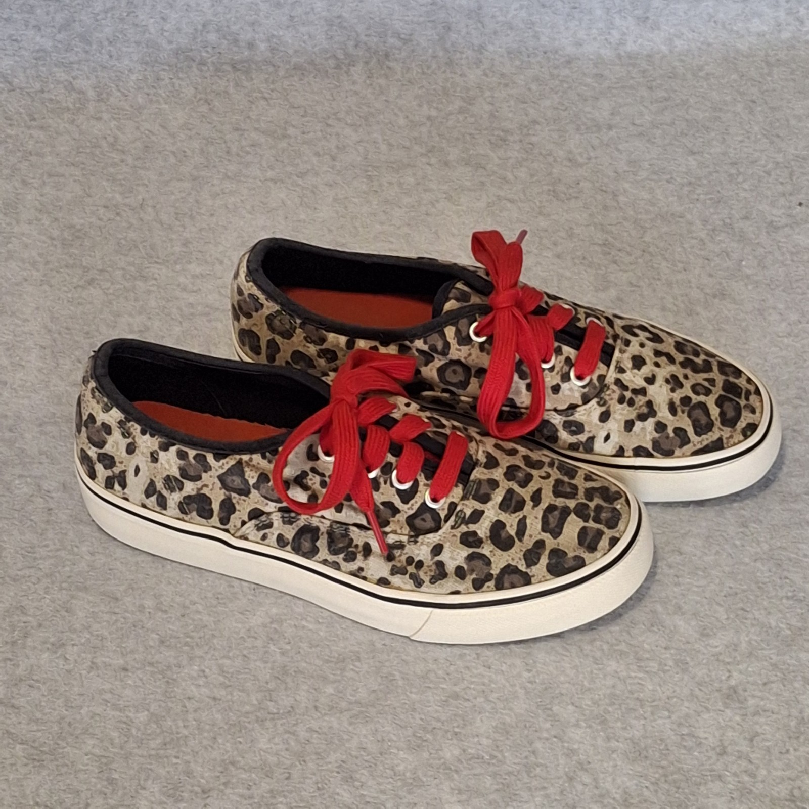 Airwalk Womens Canvas Low Top Shoes in Cheetah/Leopard Print Red Laces Size 6