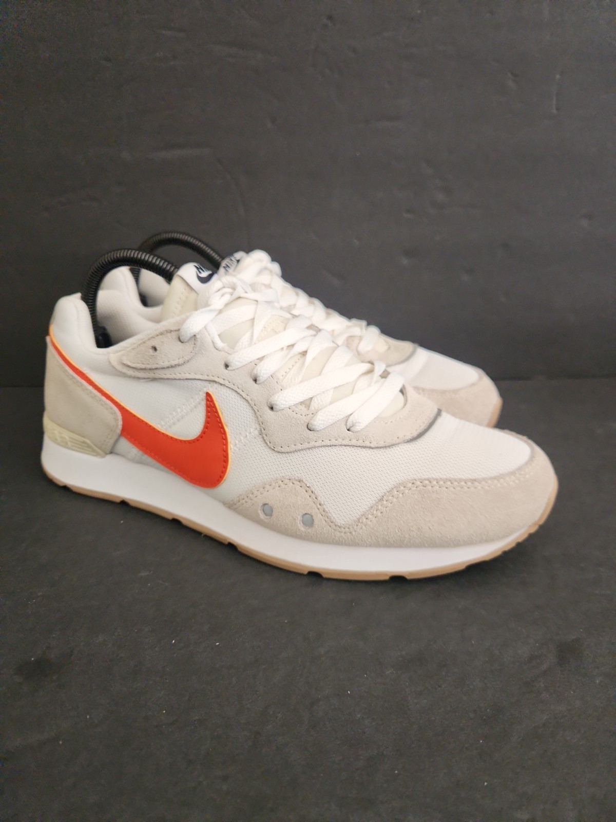 Nike Venture Runner White Orange Beige Mesh Suede Athletic Sneaker Womens 9.5