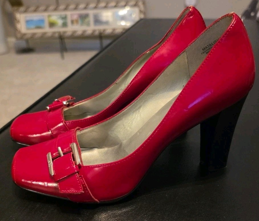 ANNE KLEIN SHOES 8M RED PATENT LEATHER BUCKLE STRAP 3.25″ BLACK HEELS