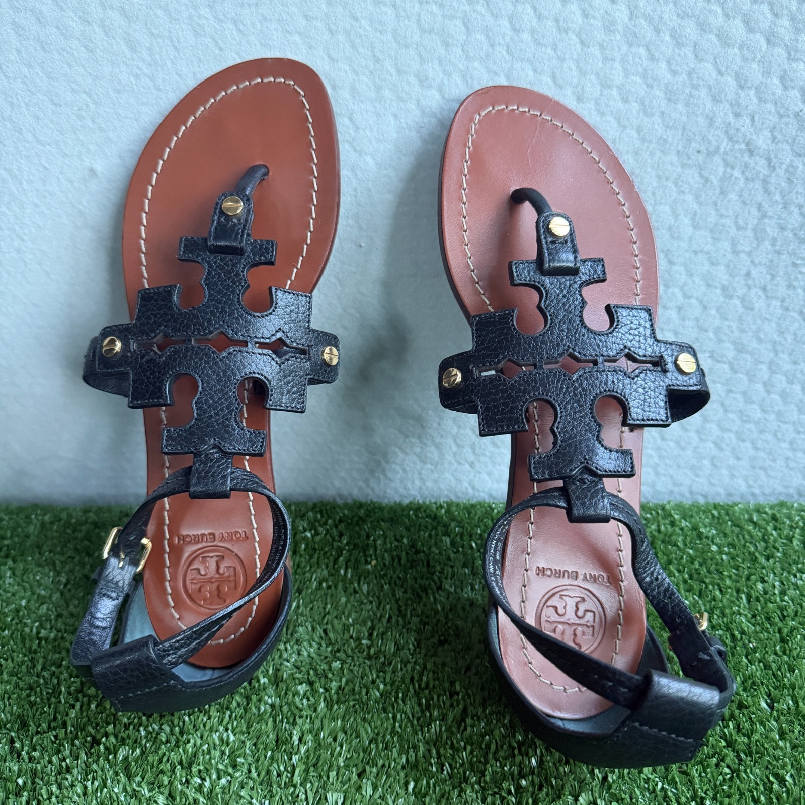 Tory Burch Phoebe Black Leather Logo Medallion Boho Summer Flat Sandals Sz 5.5M