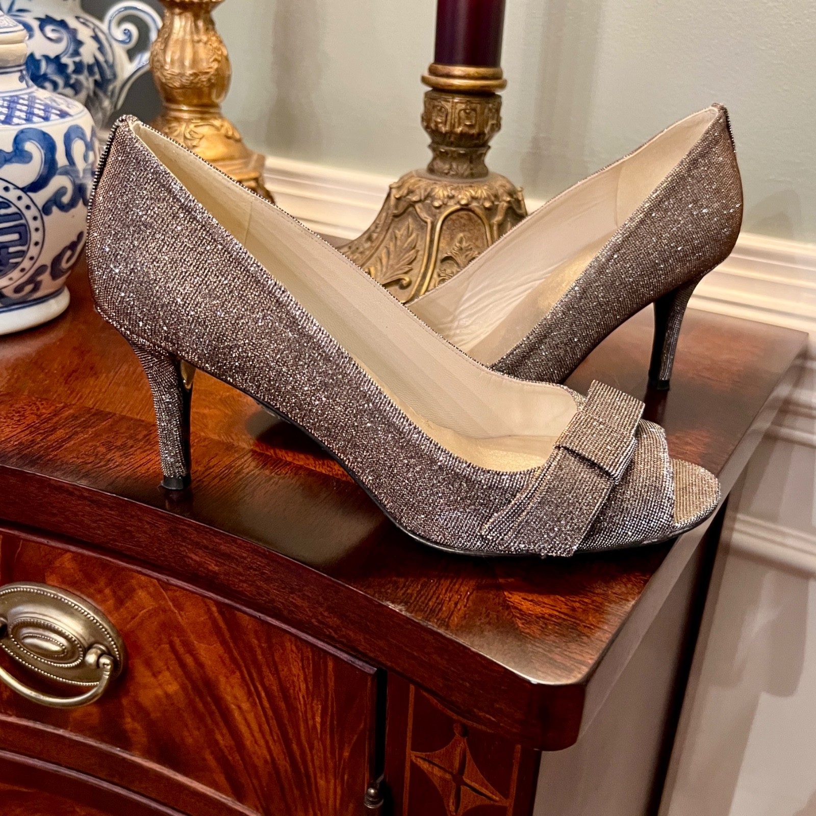 EUC Stuart Weitzman Silver Bronze Pyrite Nocturn Bowover Open Toe Pump Heels 9 M