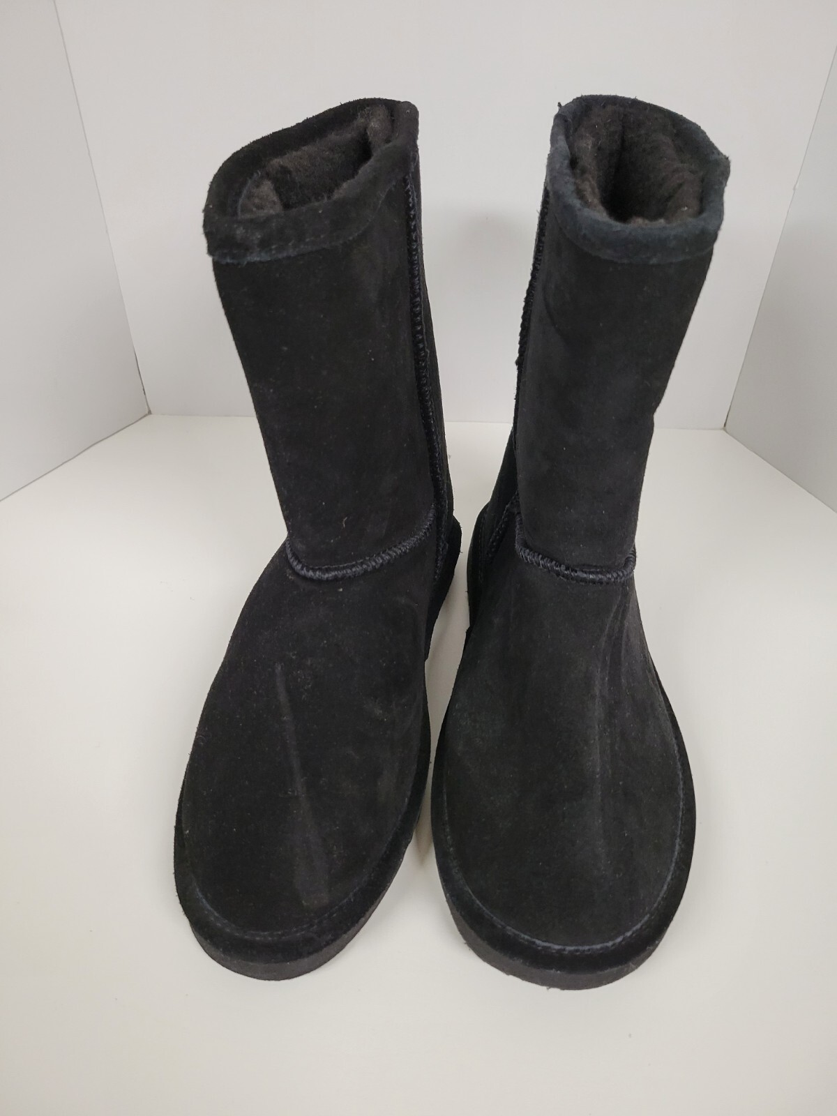 (Mismatched Size Left 9/10 & Right 7/8): Unisex Bearpaw Black Boots