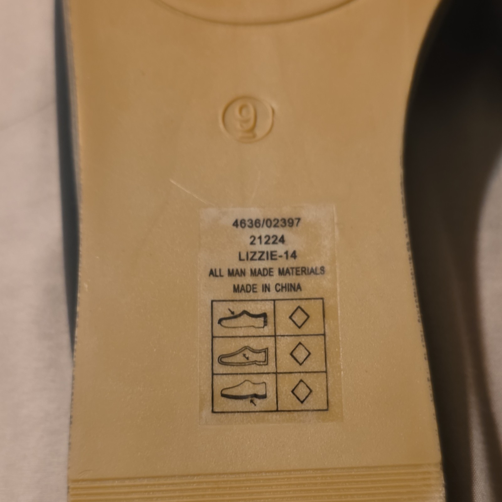 Pierre Dumas Black/Tan Man Made Slip-On Slide Sandals Women’s US 9