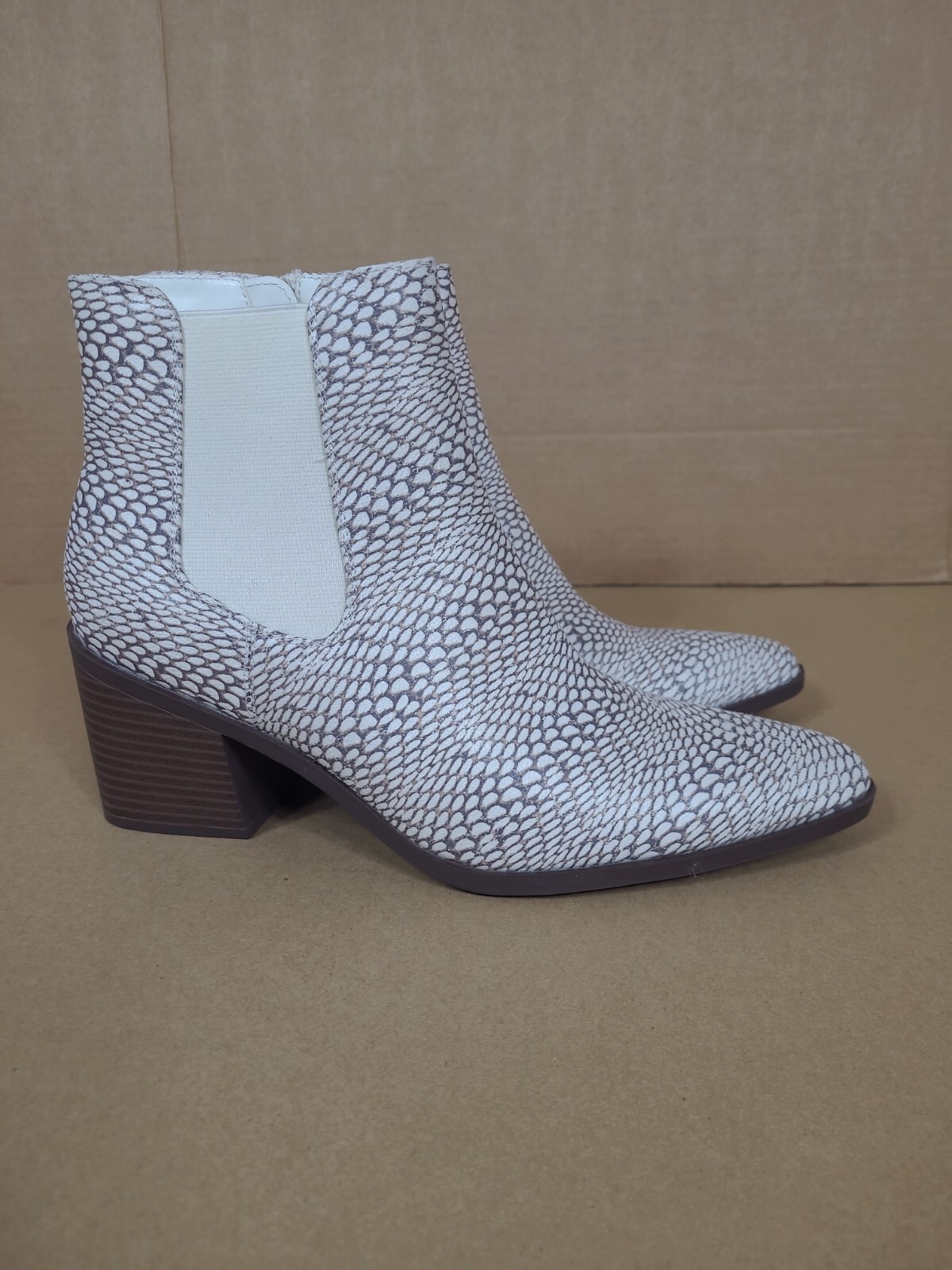 The Limited Kiki Chelsea Booties White Brown Snakeskin Look Size 8.5M Nwob