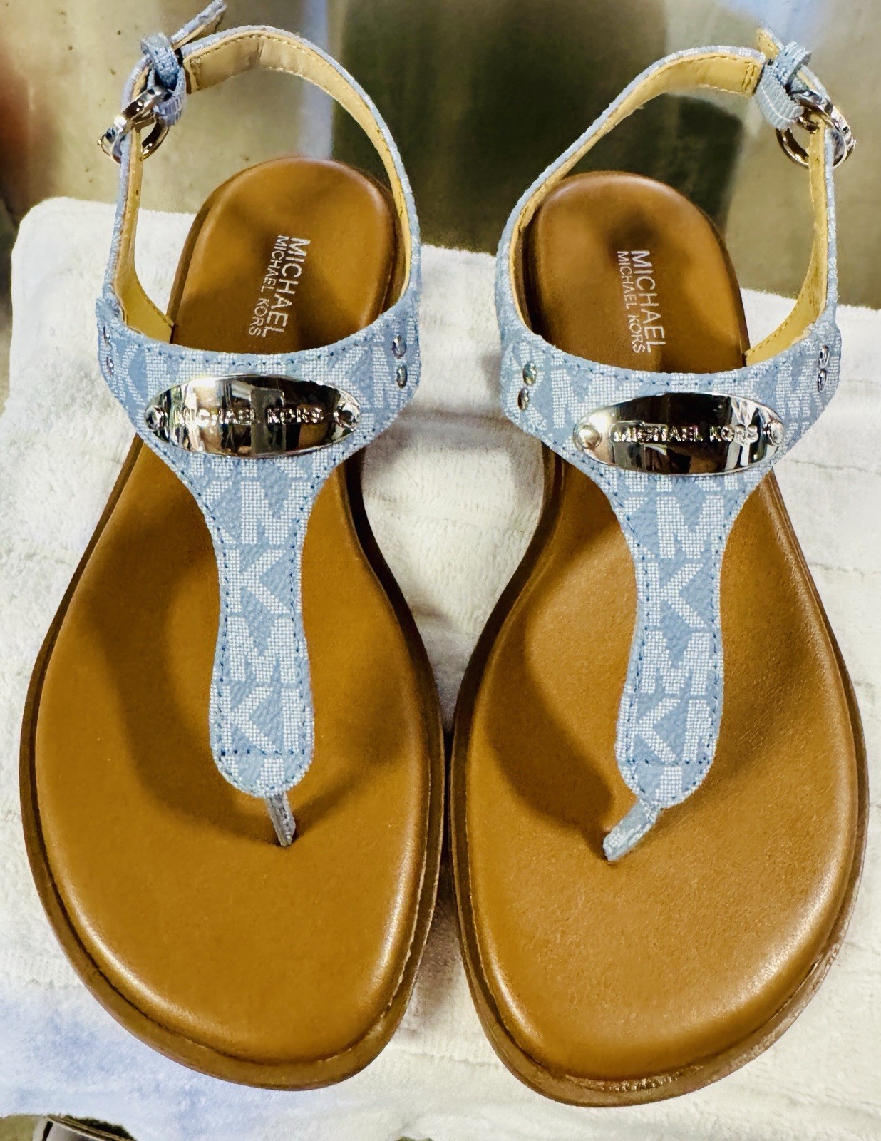 MICHAEL Michael Kors MK Plate Thong Sandals Chambray Blue Gold Size 5.5M NIB