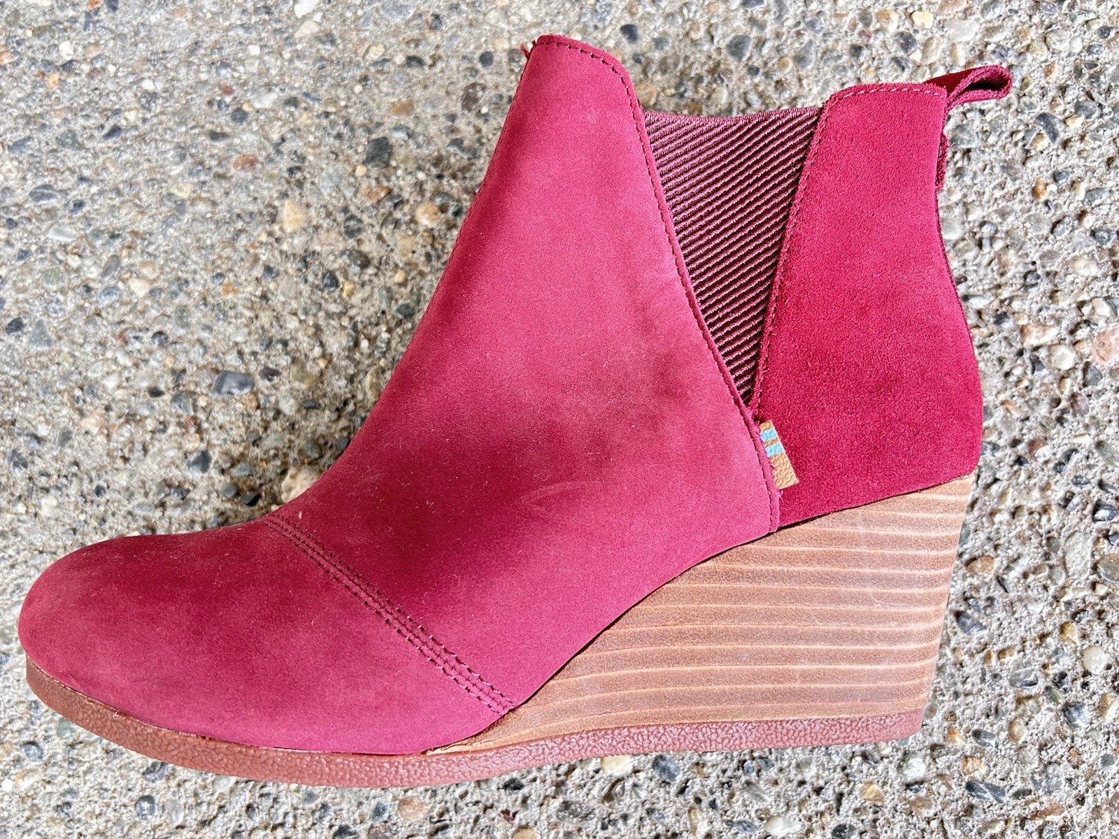 TOMS Kaia Womens Ankle Booties Sz 8 Rose Suede Slip On Round Toe Wedge “MINT”