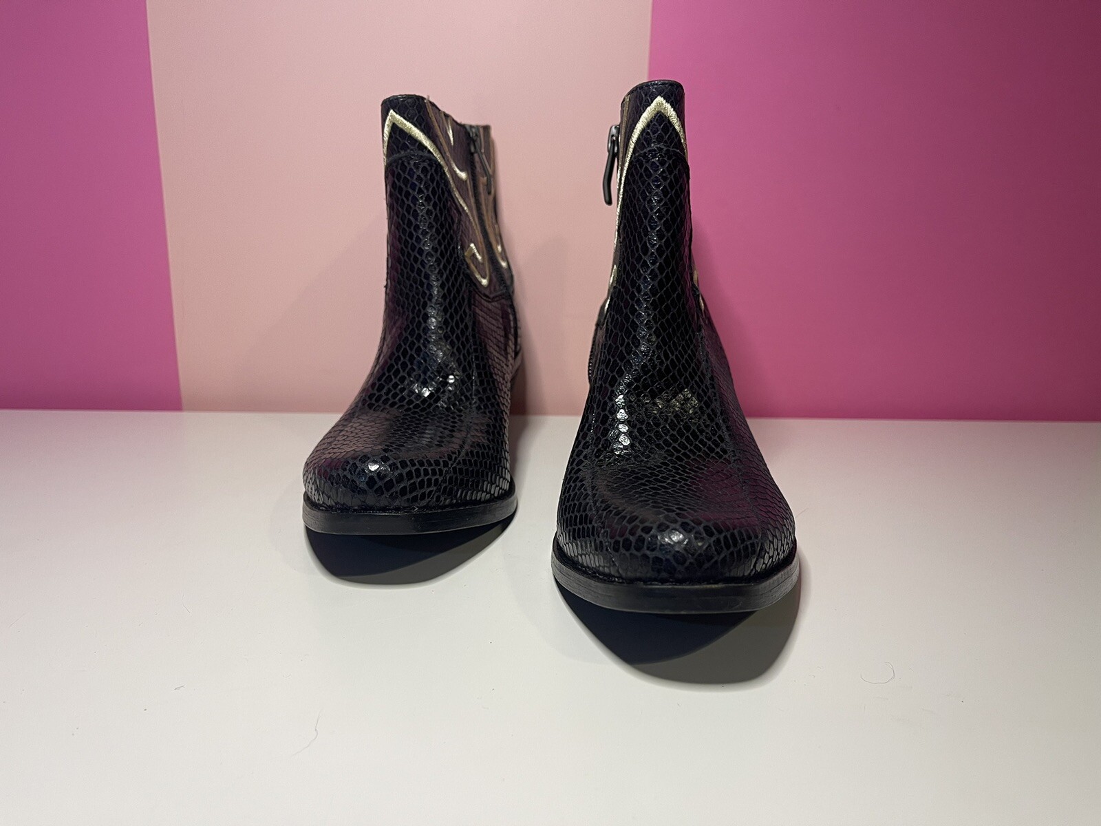 Vince Camuto Calina Black Leather Solid Snake Print Ankle Booties Sz 7M Western