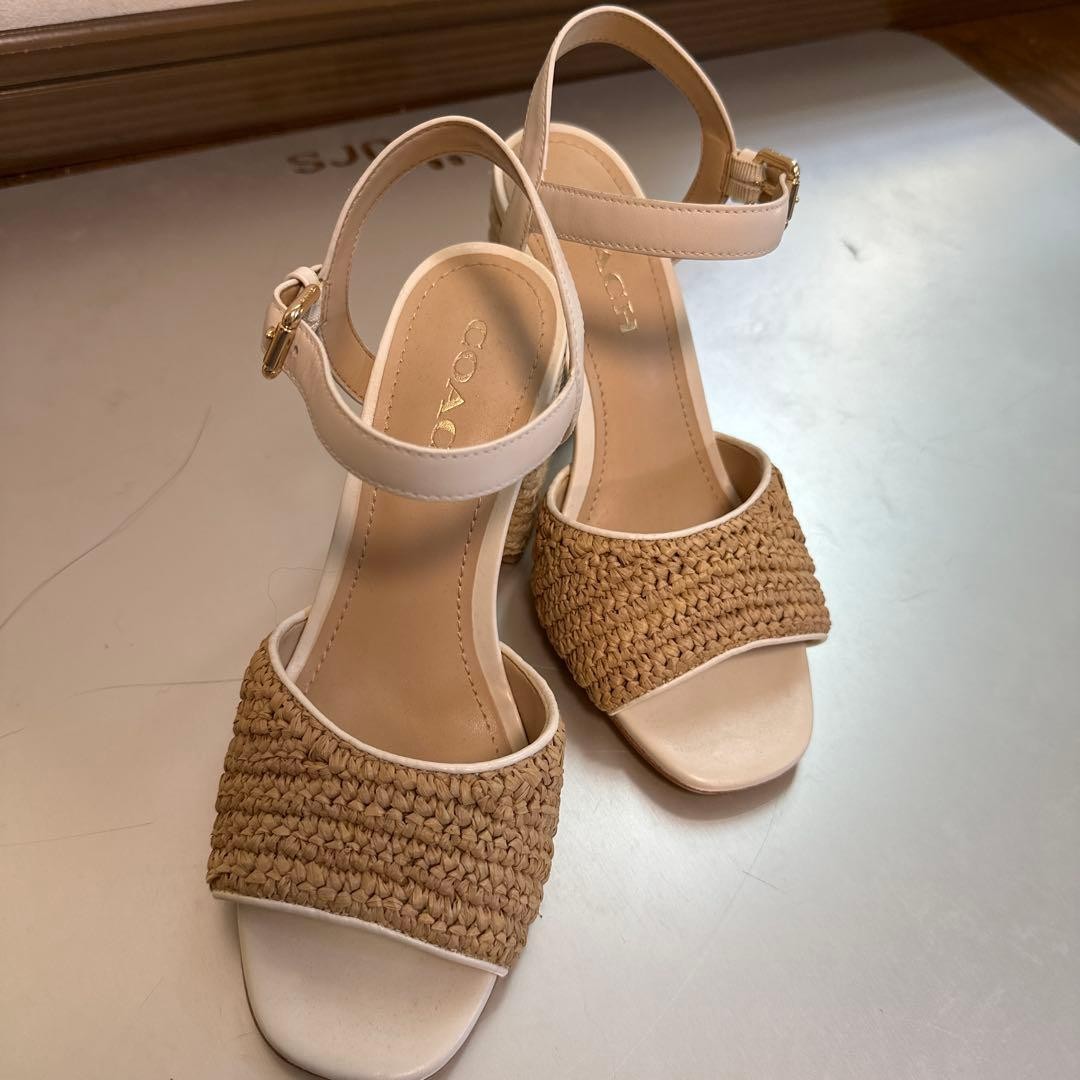 COACH Straw Material Ankle Strap Sandals color is slightly brighter than in the