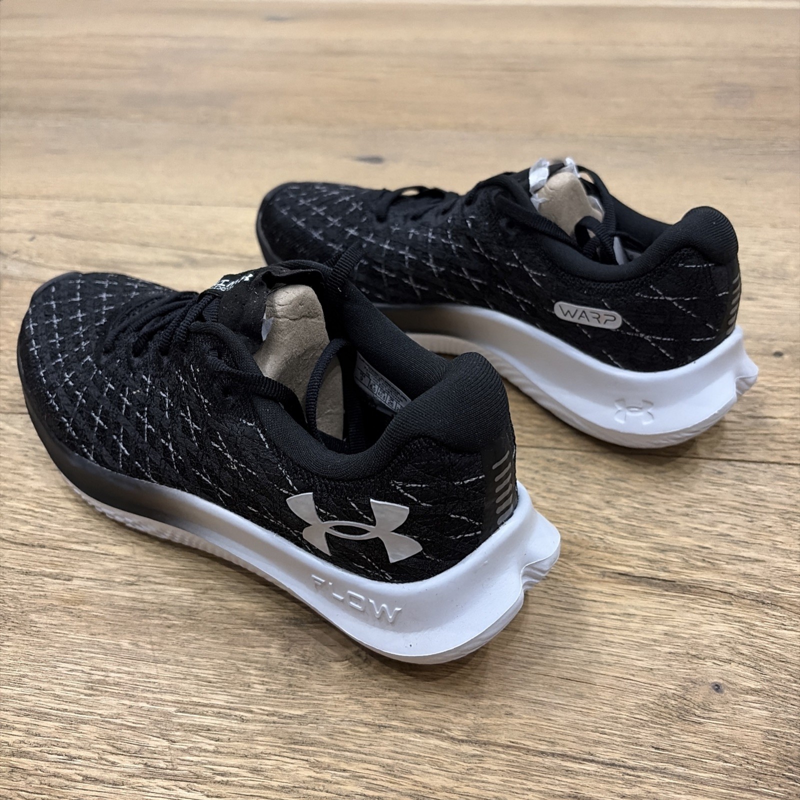 Size 9 Women Under Armour Flow Velociti Wind 2 3024911-003 Black Running Shoes