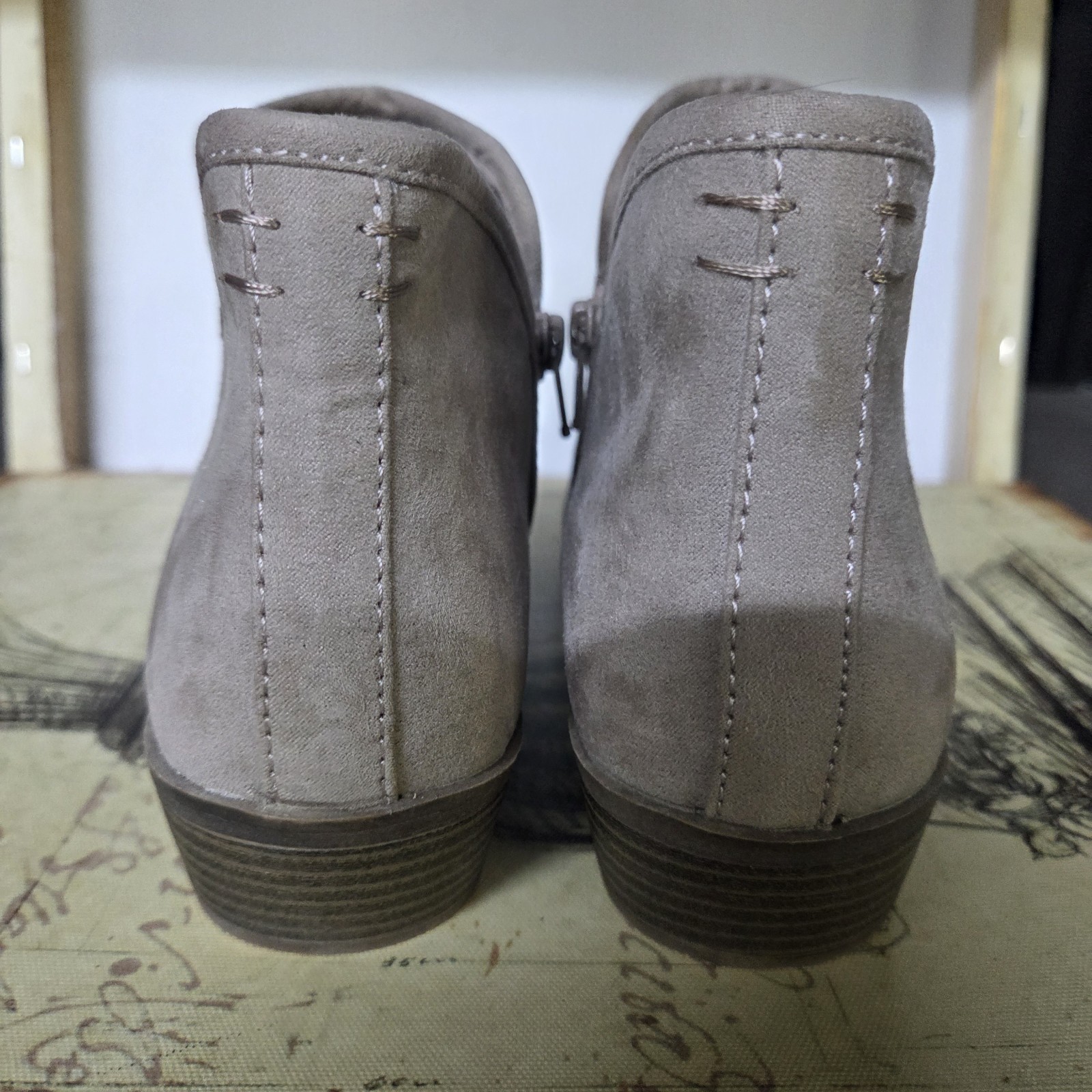 Size 7.5 SO Meme Stone Floral Embr. Taupe Ankle Booties Faux Suede Women’s Boots