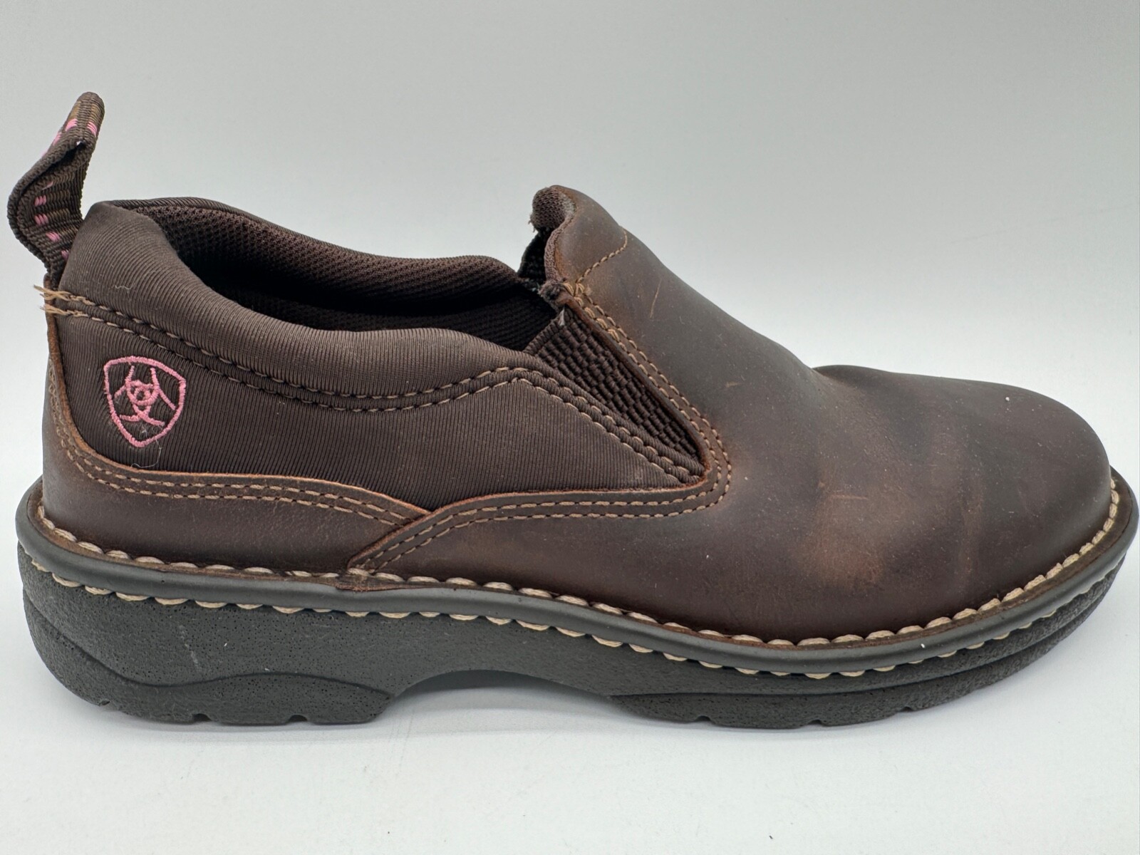 Semi new Ariat Traverse foodwear WOMAN SZ 7 B IN Brown 10020171