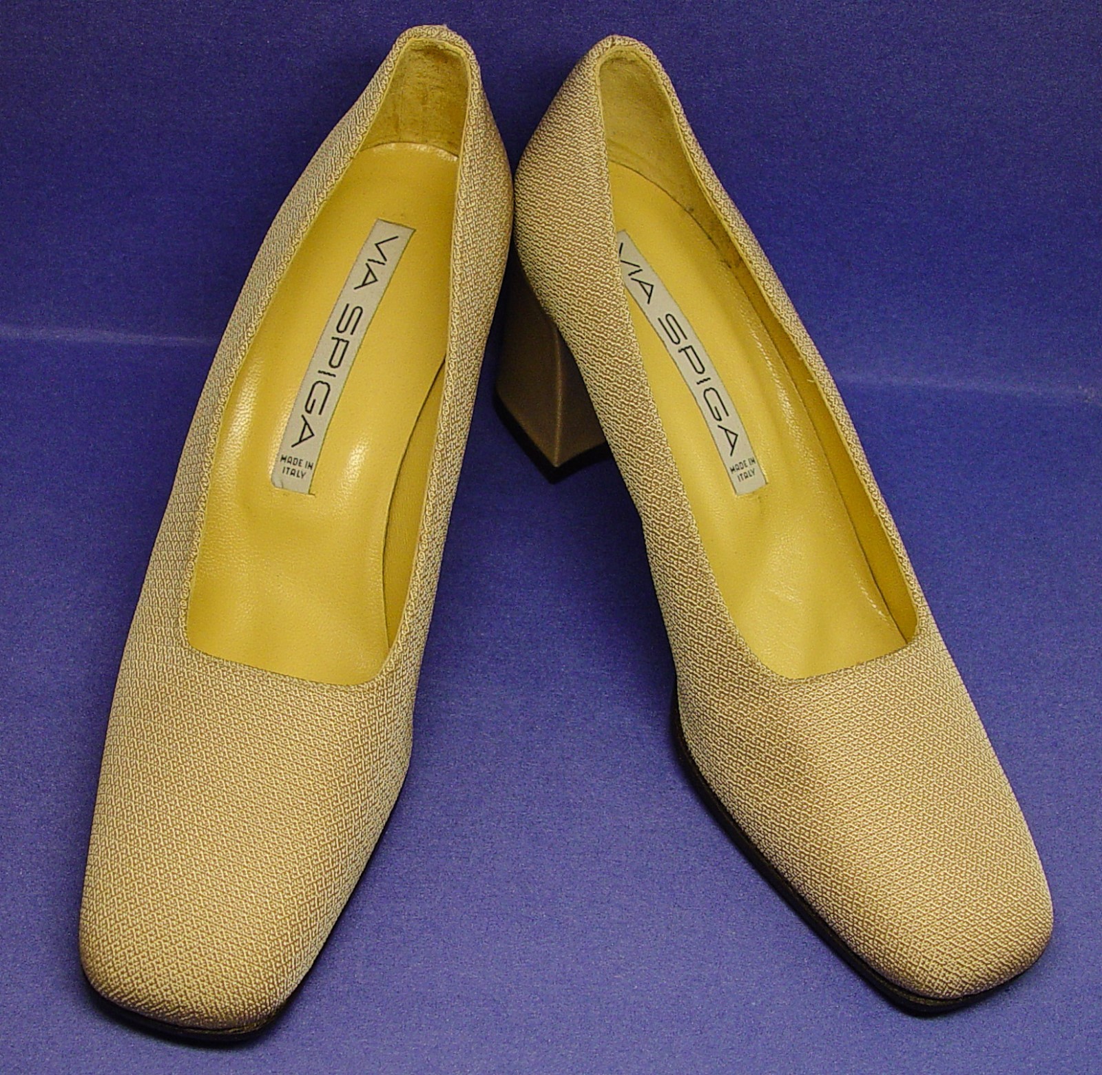 VIA SPIGA MADE IN ITALY 7.5AA BEIGE MICROFIBER 3″ PUMPS, LEATHER INSOLE, OUTSOLE