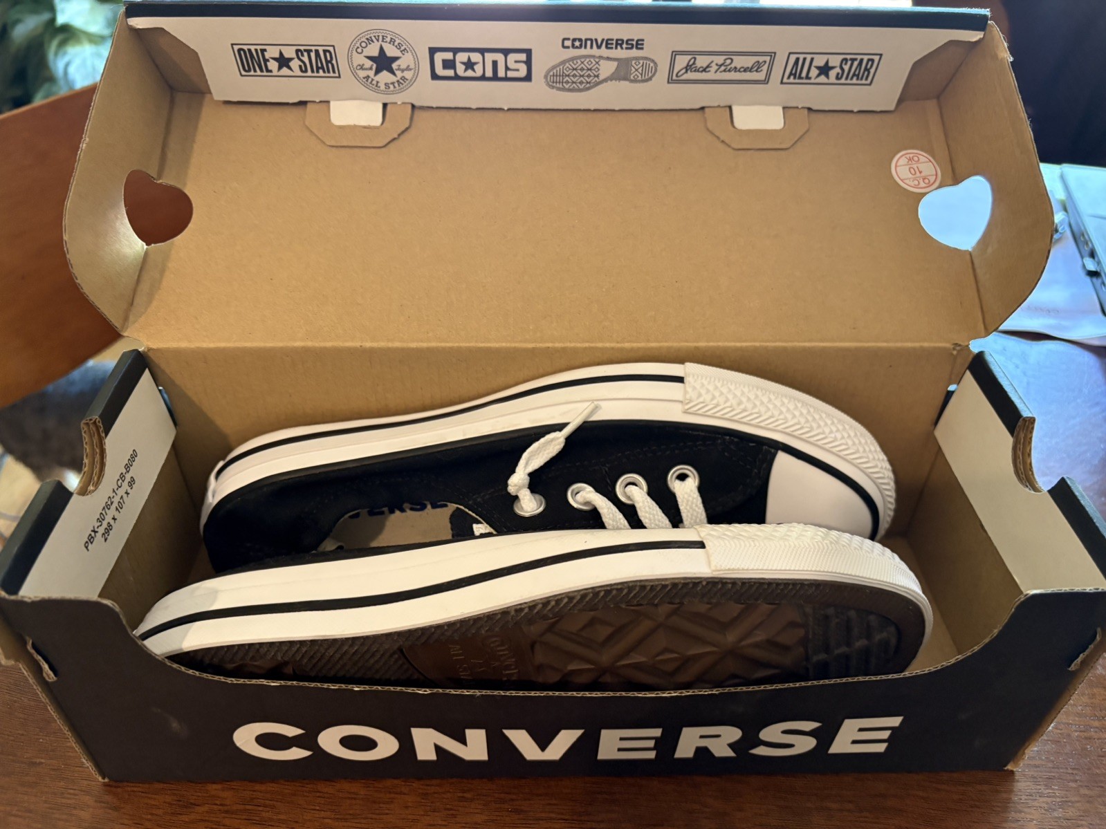 Never Worn Converse Chuck Taylor All Star Black Slip-on Sneakers Women’s US 7