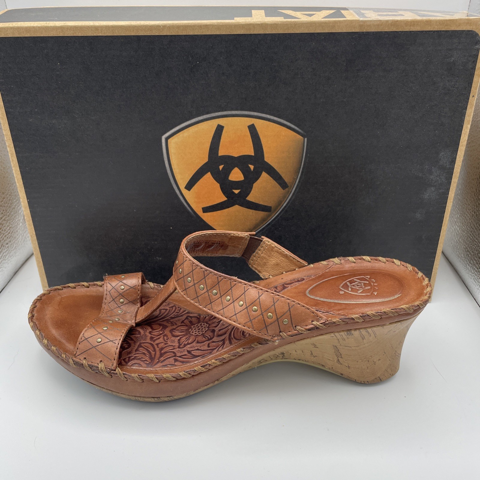 Women’s Ariat tool worked Leather Sandles 8.5 Western style