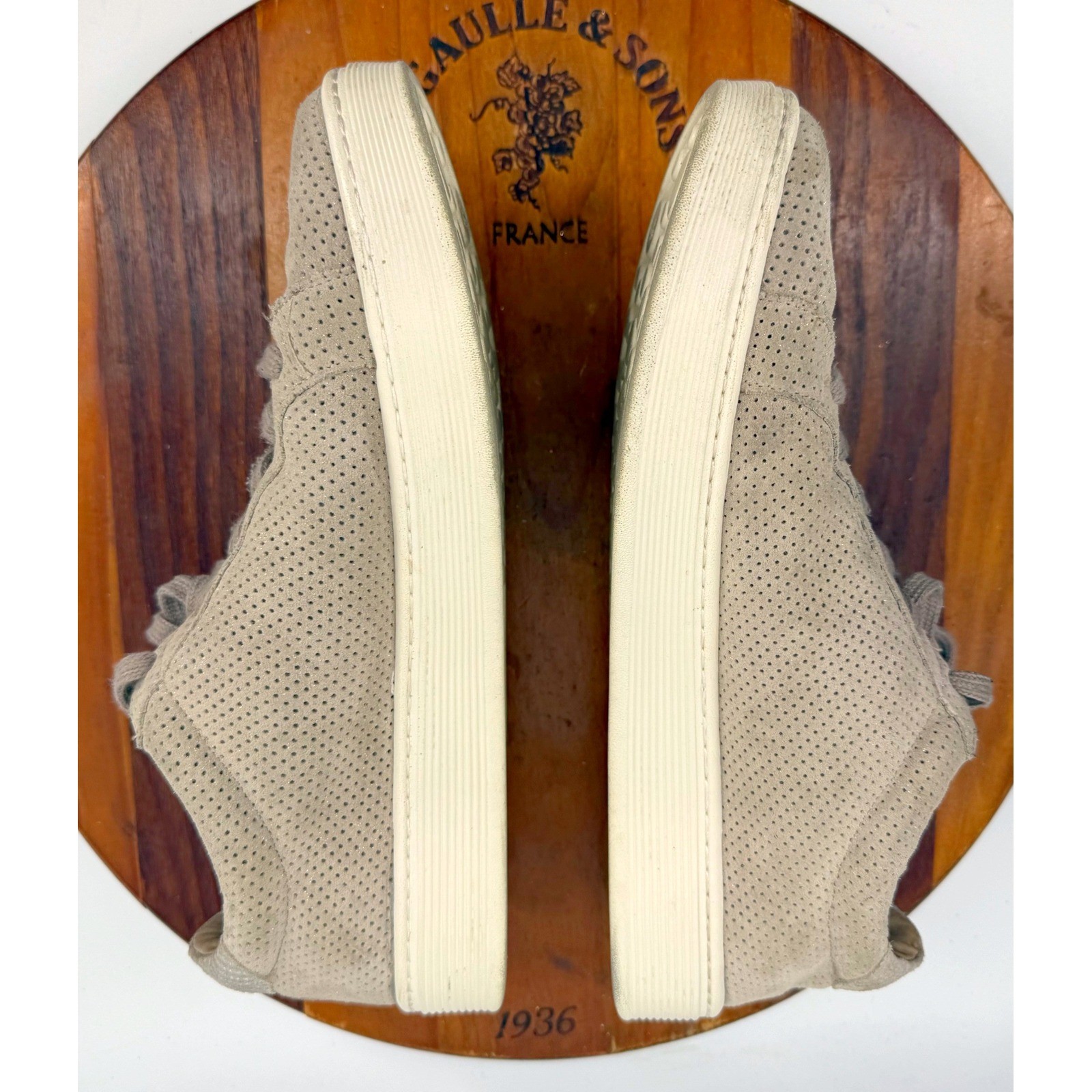Sofft Somers Sneakers Womens 8 Perforated Suede Leather Lace Up Comfort Trending