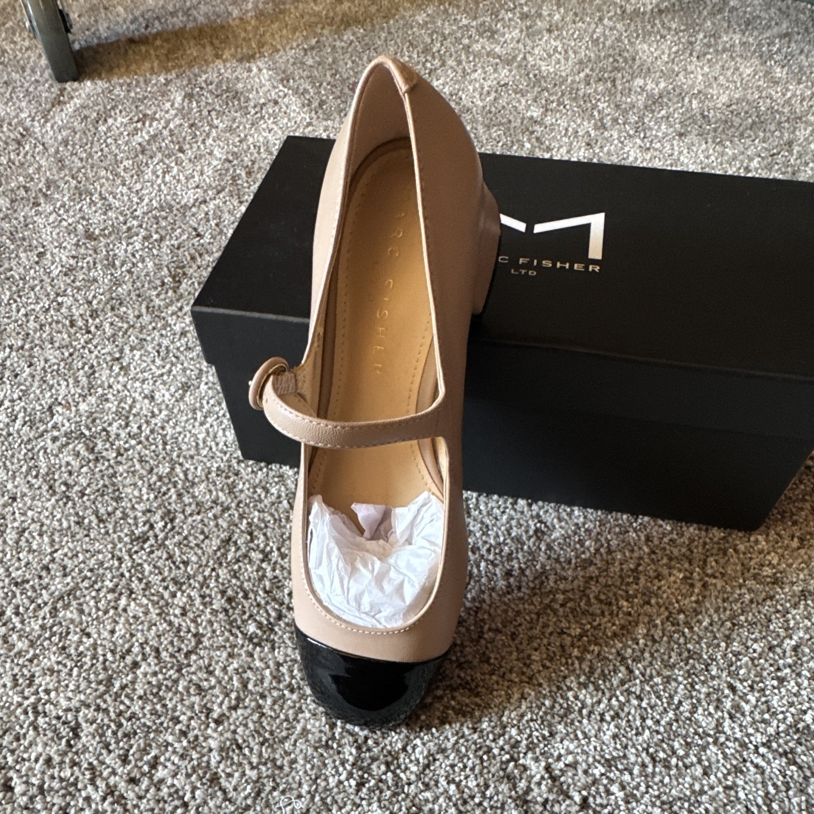 Marc Fisher LTD Leather Mary Jane Buckle Strap Cap Toe Beige/Black 6 M