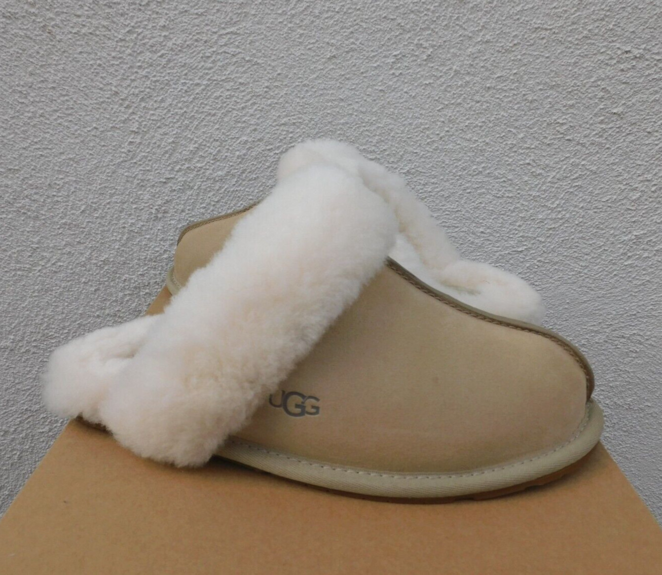 UGG SCUFFETTE II MUSTARD SEED SHEEPSKIN COMFORT SLIPPERS, WOMEN US 6/ EUR 37 NEW