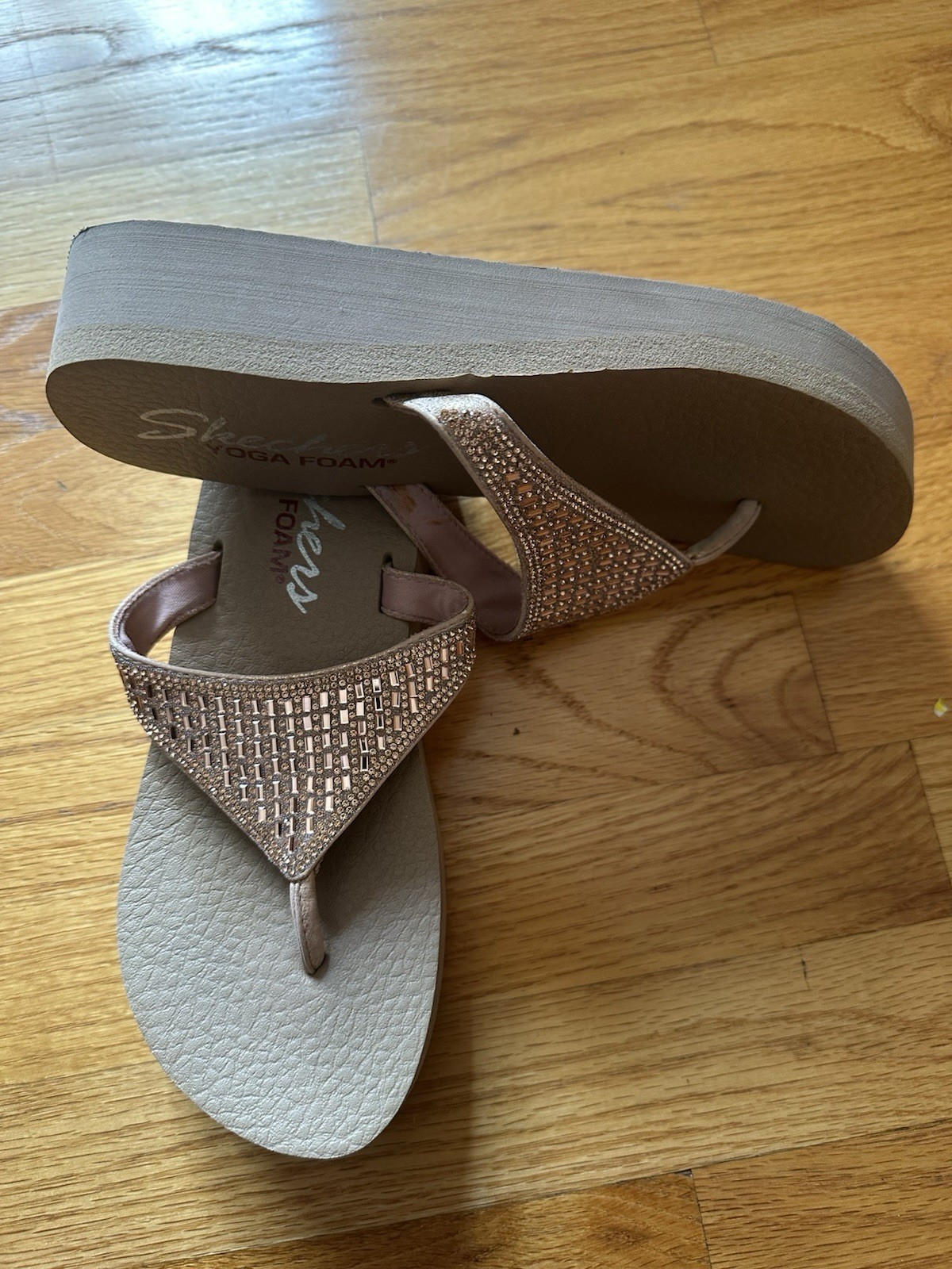 Skechers Pink Rhinestone Thong Wedge Slip-On Sandals Cushioned Foam US 8