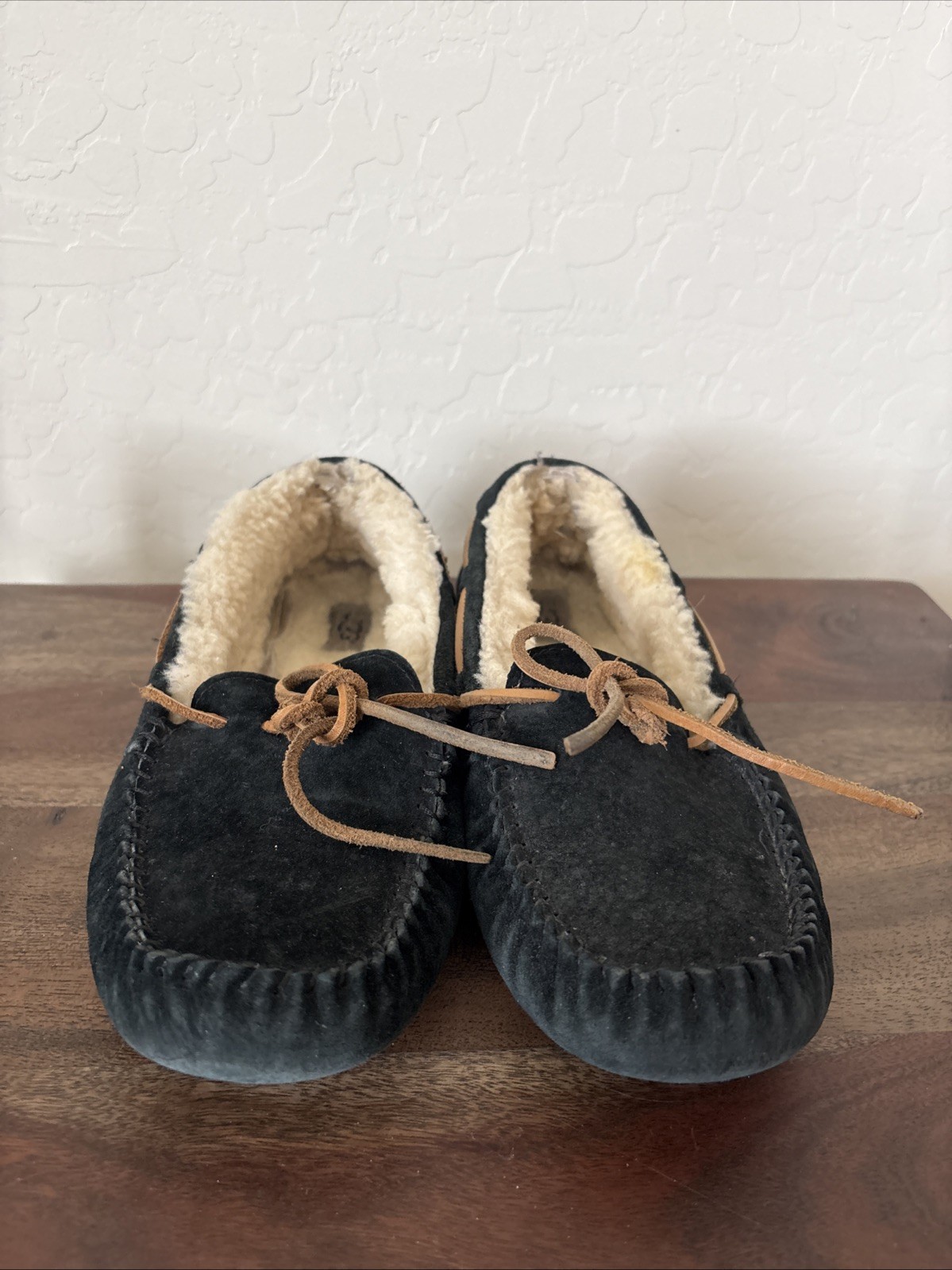 UGG Australia Dakota Black Suede Moccasin Sheepskin Shearling Shoes Women US 9