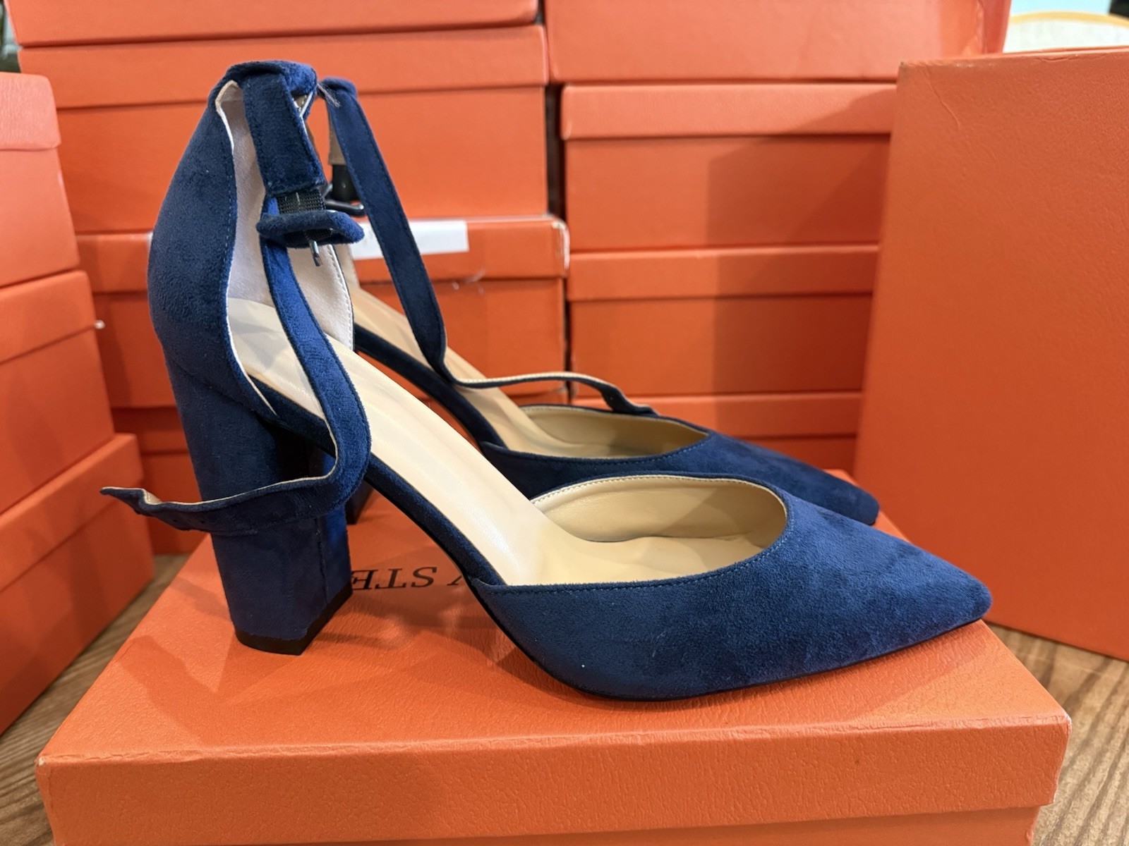 Women’s Size 10 Navy Blue Suede Ankle Strap 4″ Heel – A2000