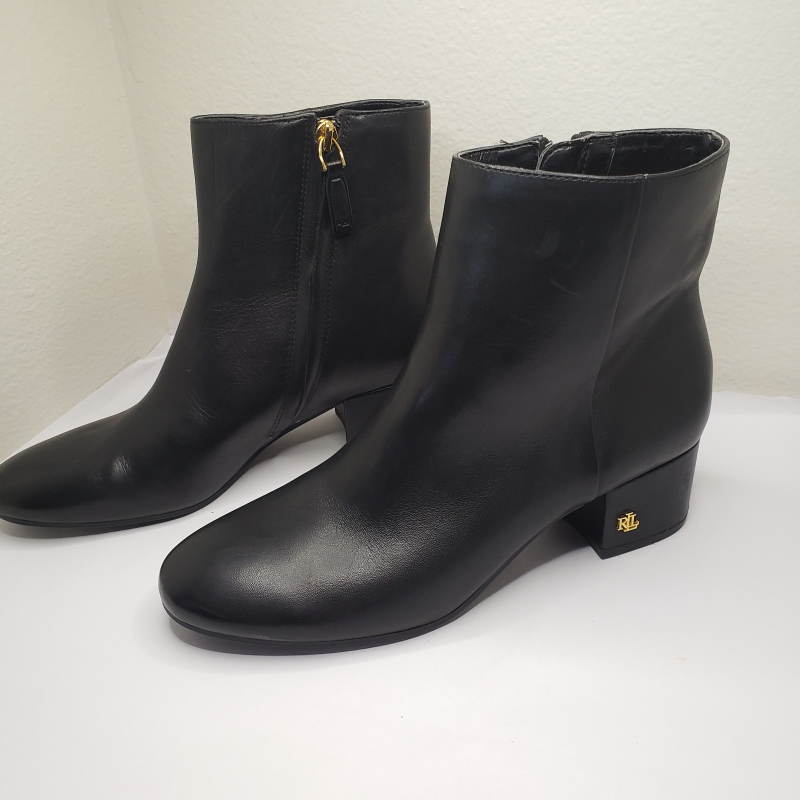 Lauren Ralph Lauren Women 7.5B Boots Ankle Bootie Black Leather Pull On Side Zip
