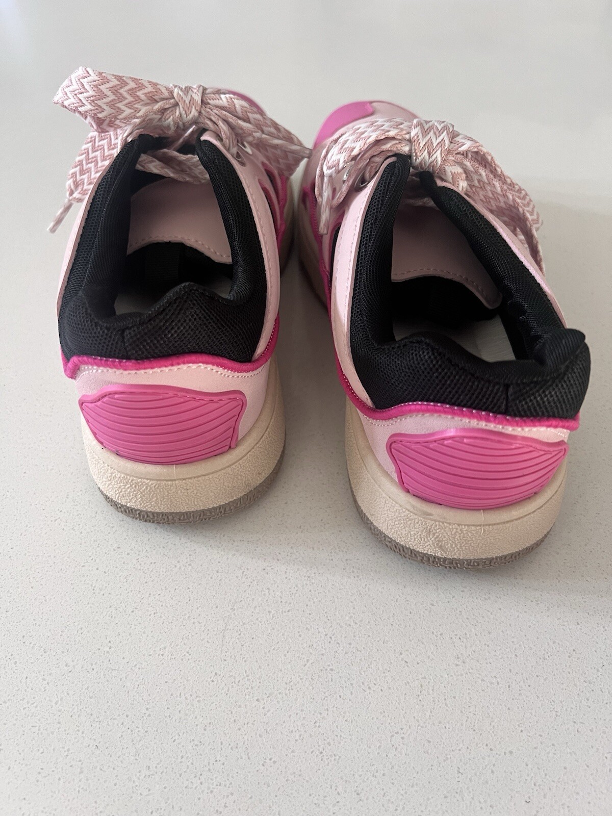 Street style Lace up Skateboard Sneakers Pink Black Women’s Size 9 New With Tag