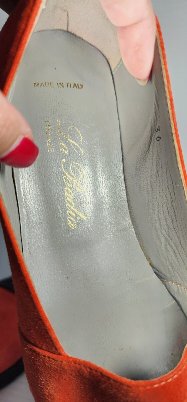 La Badia Vintage Women Flat Shoes Size 5.5 Orange Close Toe Slip On Suede