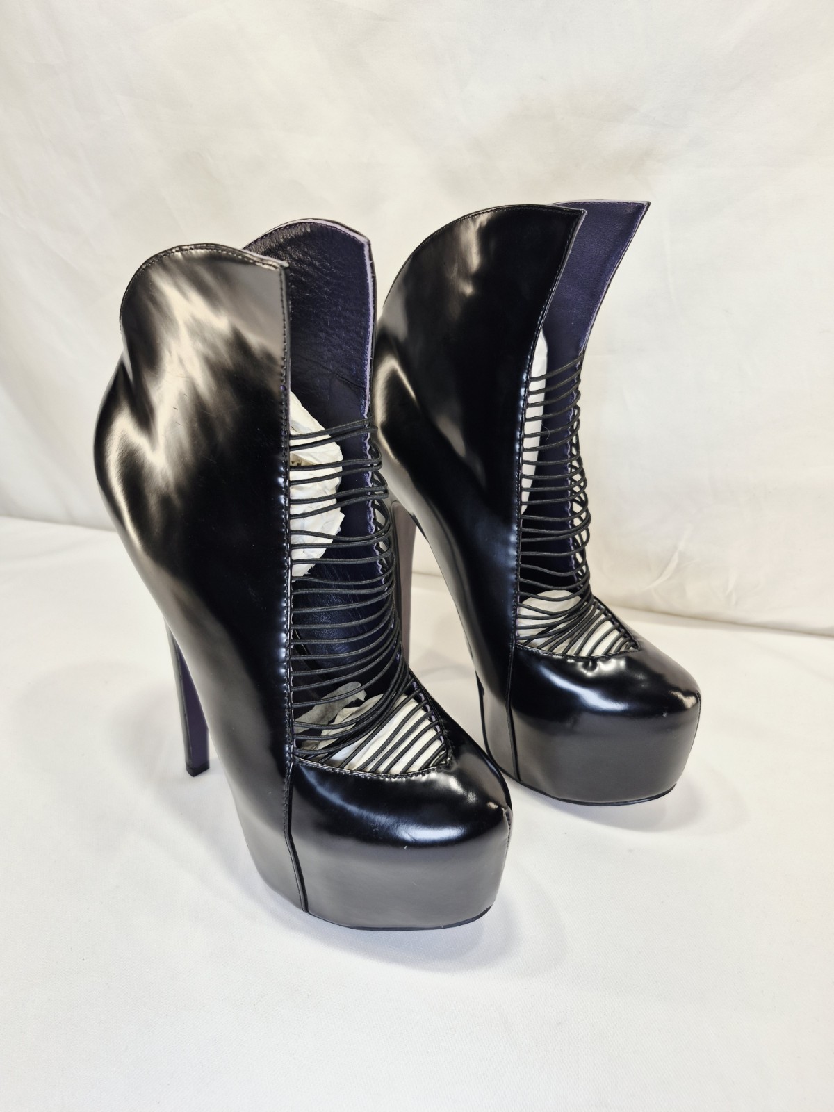 London Trash «Crime» Embossed Black Leather Goth Platform Heels Sz 8.5M