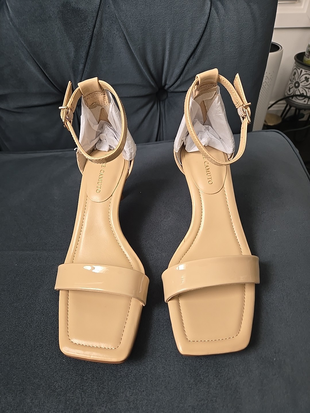 Vince Camuto Sz 5.5M Vinkely Square Toe Kitten Heel Sandals Café Patent Leather