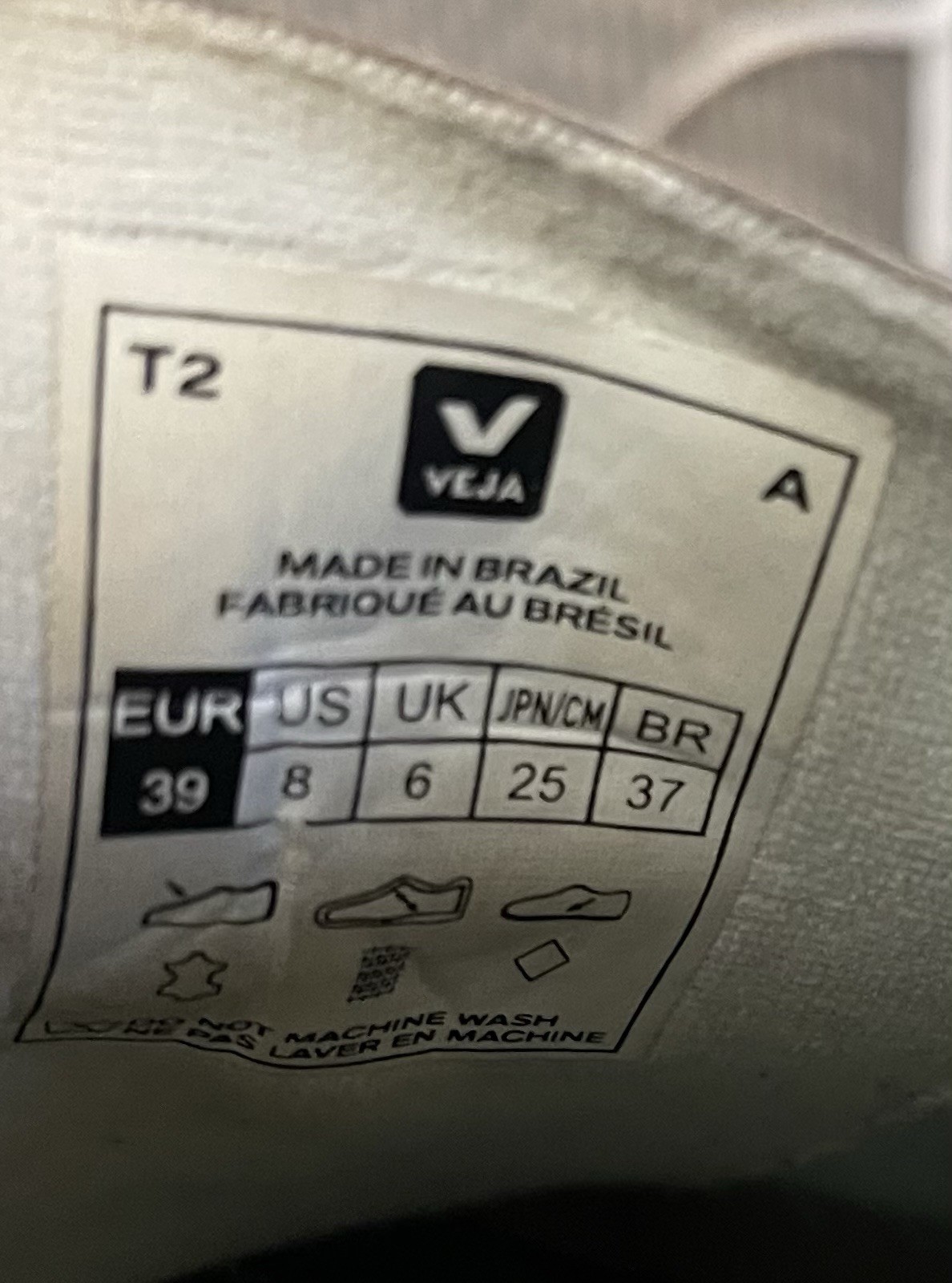 VEJA Esplar White Leather Sneakers Women’s US 8 EU 39 Black V Logo