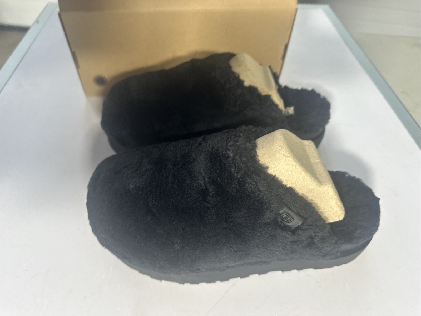 Ugg’s Fuzz Sugar Slides Size9 New With Box. Black