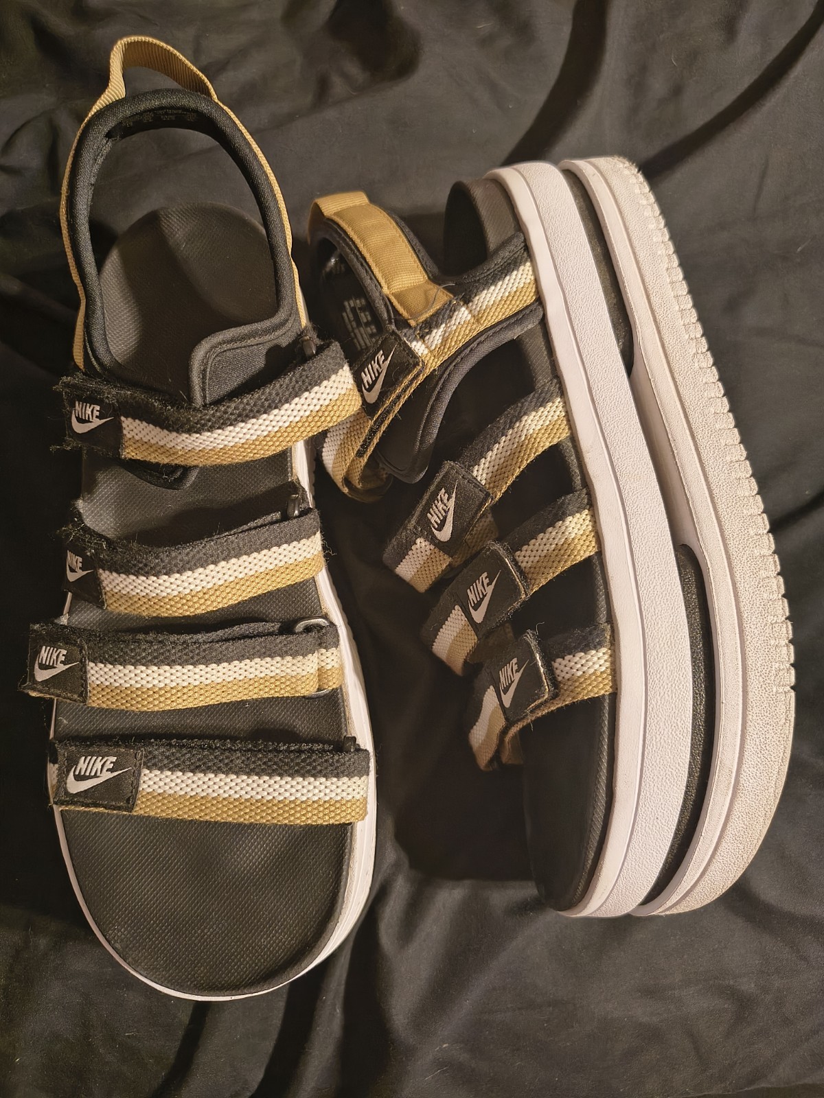 Nike Women’s Icon Classic Sandals Gold/White/Black Platform Sandals Size 12