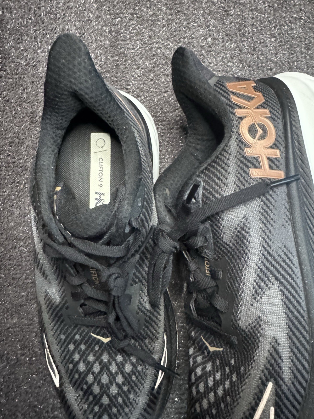 Hoka one Clifton 9 Women’s Size 7 D wide 1132211 ‘black/rose Gold’ Running Shoes