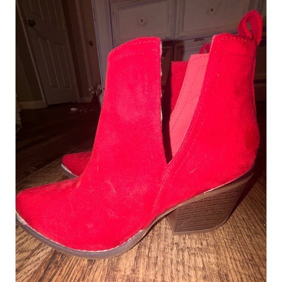 Journee Collection Red Faux Suede V-Cutout Pointed Toe Ankle Boot Block Heel 9.5