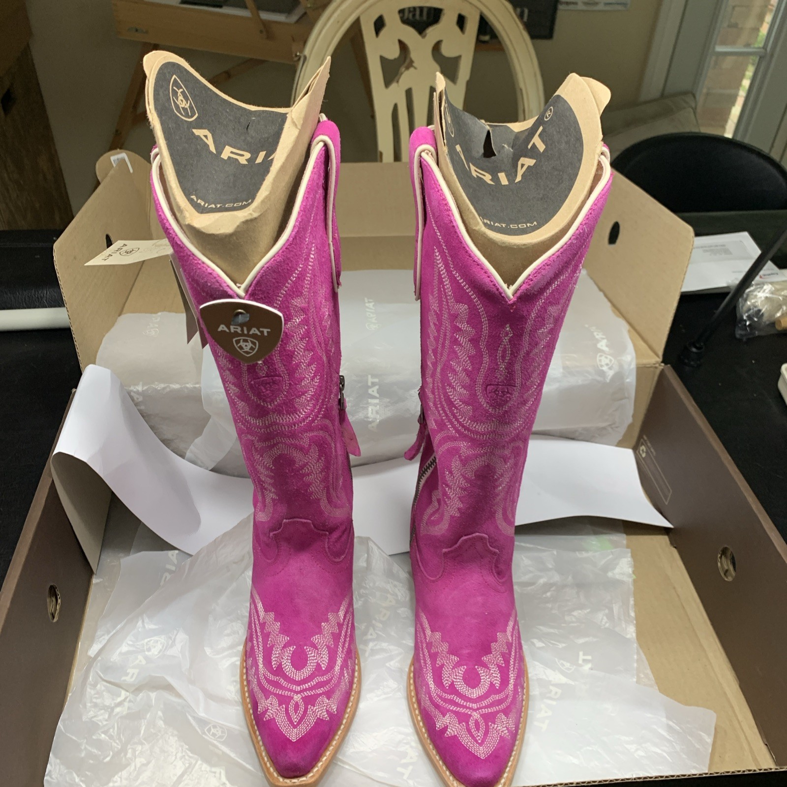 Cowgirl boots Pink Ariat Casanova size 5.5 New In Box Toe X Height 16”