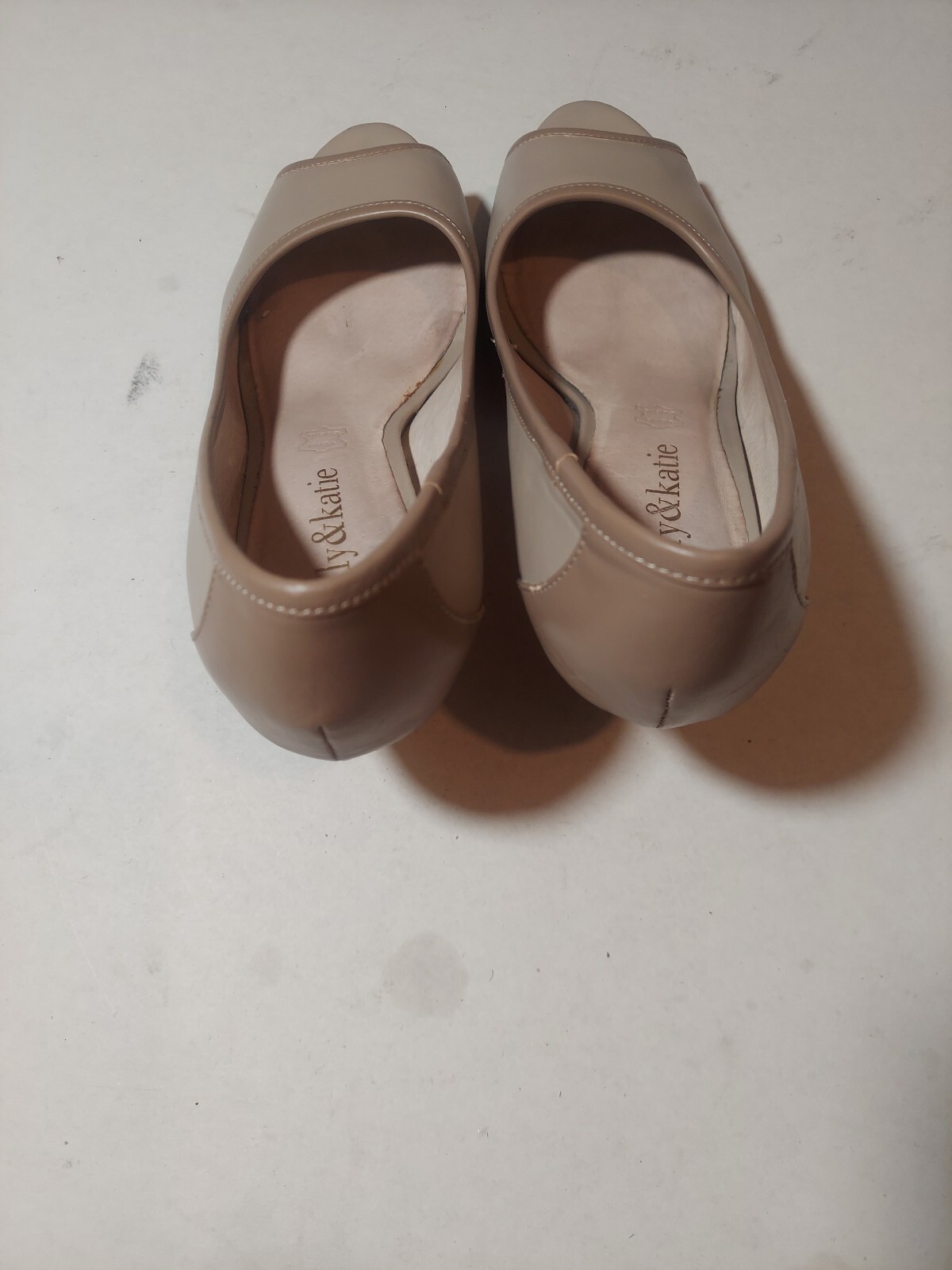 kelly katie shoes sz 6.5M color beige bella PU upper leather lining/ sock