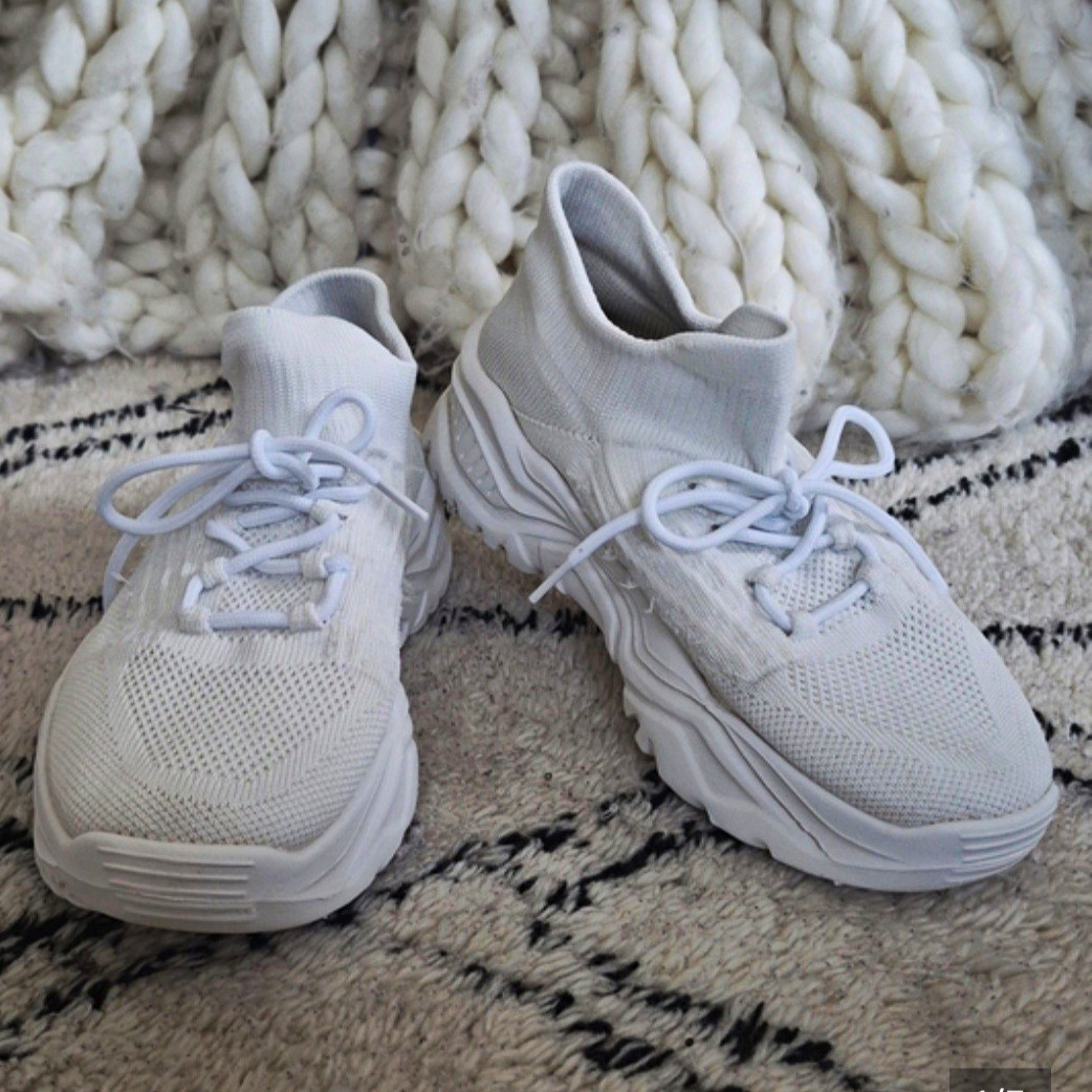 Womens White Mid-Top Knit Athletic Sneakers Chunky Sole Lace-Up