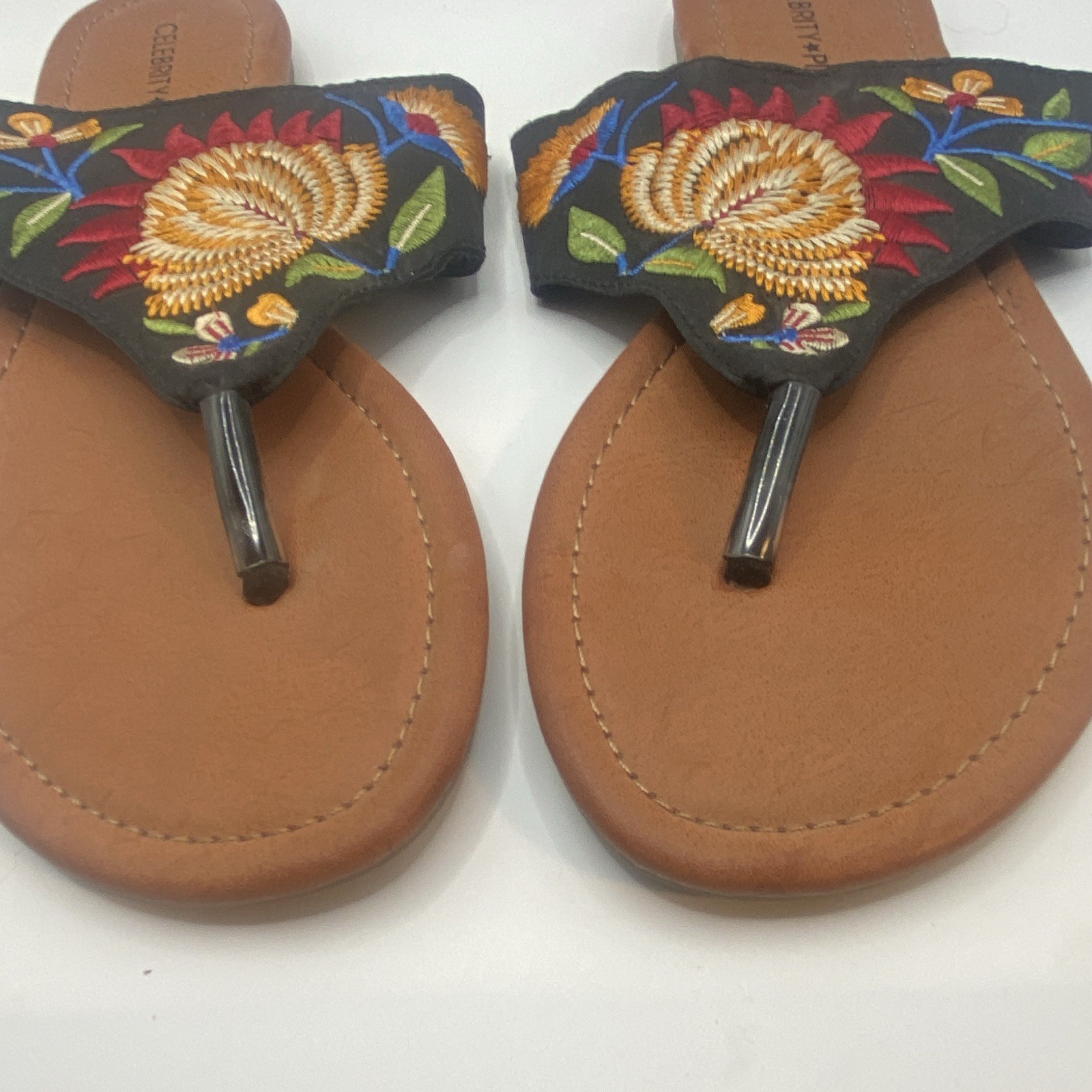 Celebrity Pink Women’s Black Embroidered Floral Leather Thong Sandals 6.5