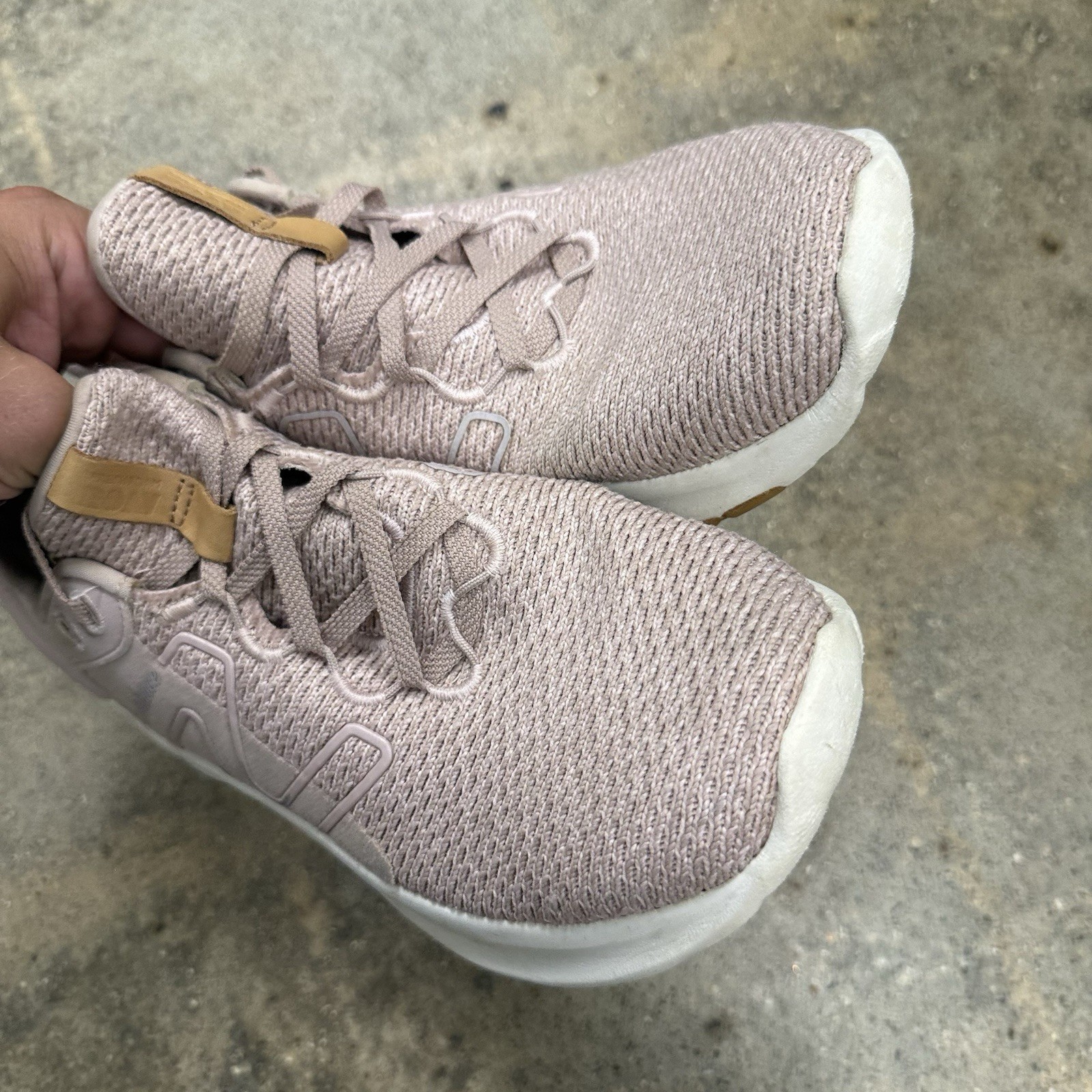 New Balance Womens Fresh Foam Roav V2 Running Shoe Size 9 Space Pink Sneaker