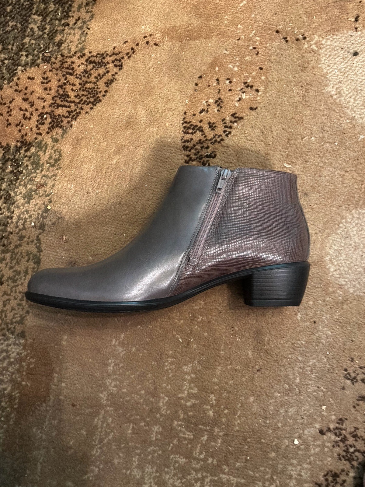 New Ecco touch 36 warm grey leather boots. Sz40. RT$179.